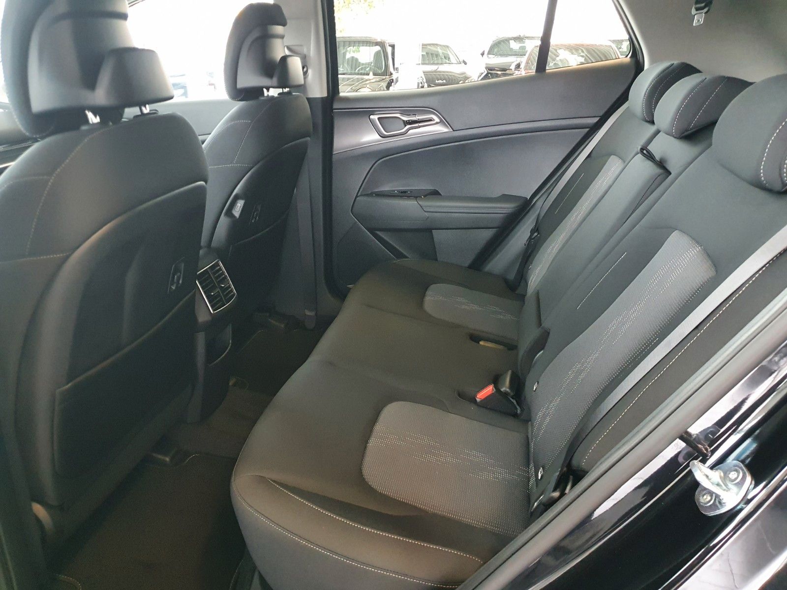 Kia Sportage 1.6T PHEV Vision 4WD - Samsaru's Car Outlet