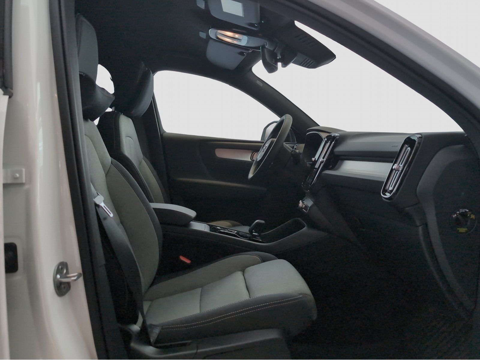 Volvo XC40 B3 Plus Dark - Samsaru's Car Outlet