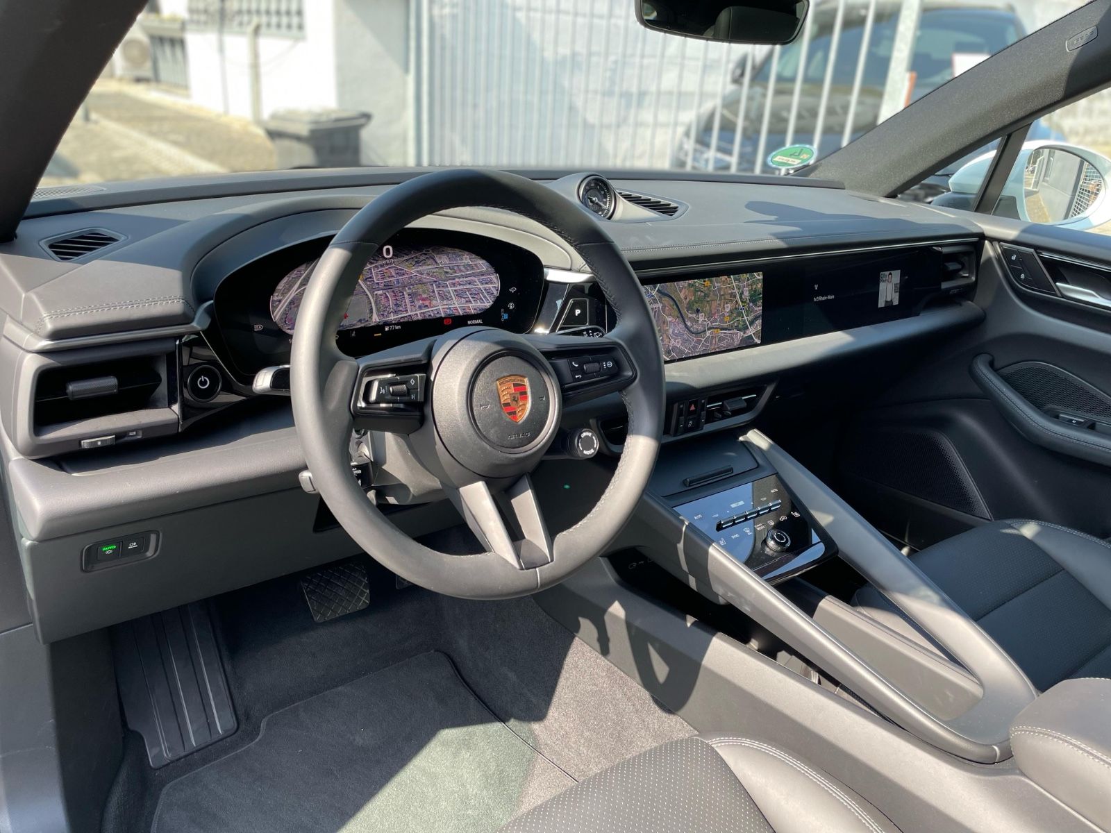 Porsche Macan 4 - Samsaru's Car Outlet