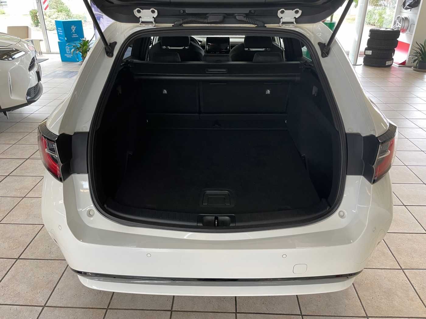 Toyota Corolla Touring Sports Hyb 1.8 - Samsaru's Car Outlet