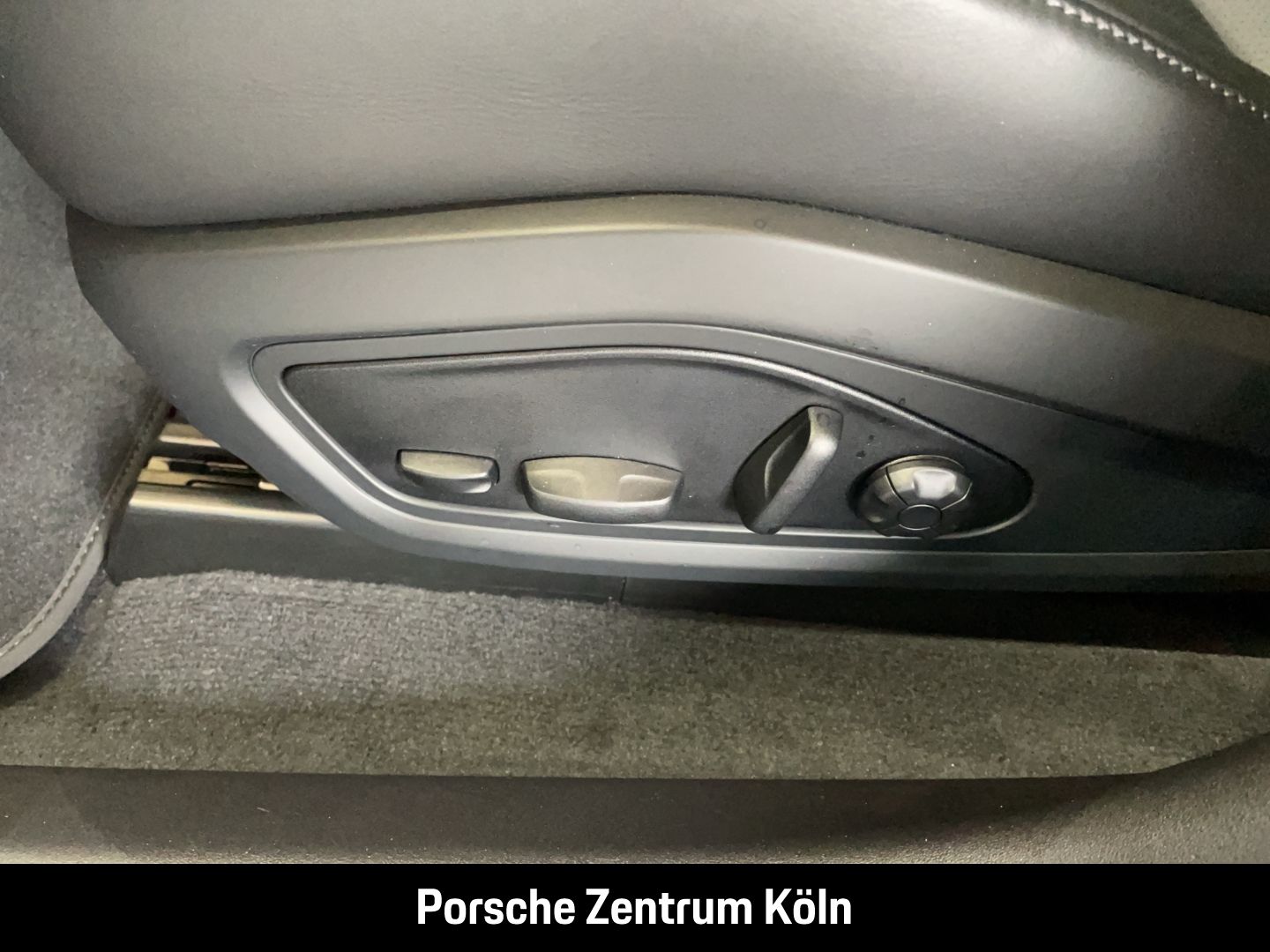Porsche Taycan 4 Cross Turismo InnoDrive Surround-View