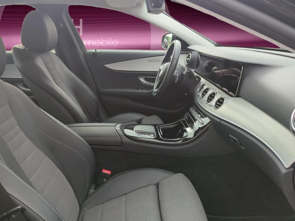 Mercedes-Benz E 200 Limo - Samsaru's Car Outlet