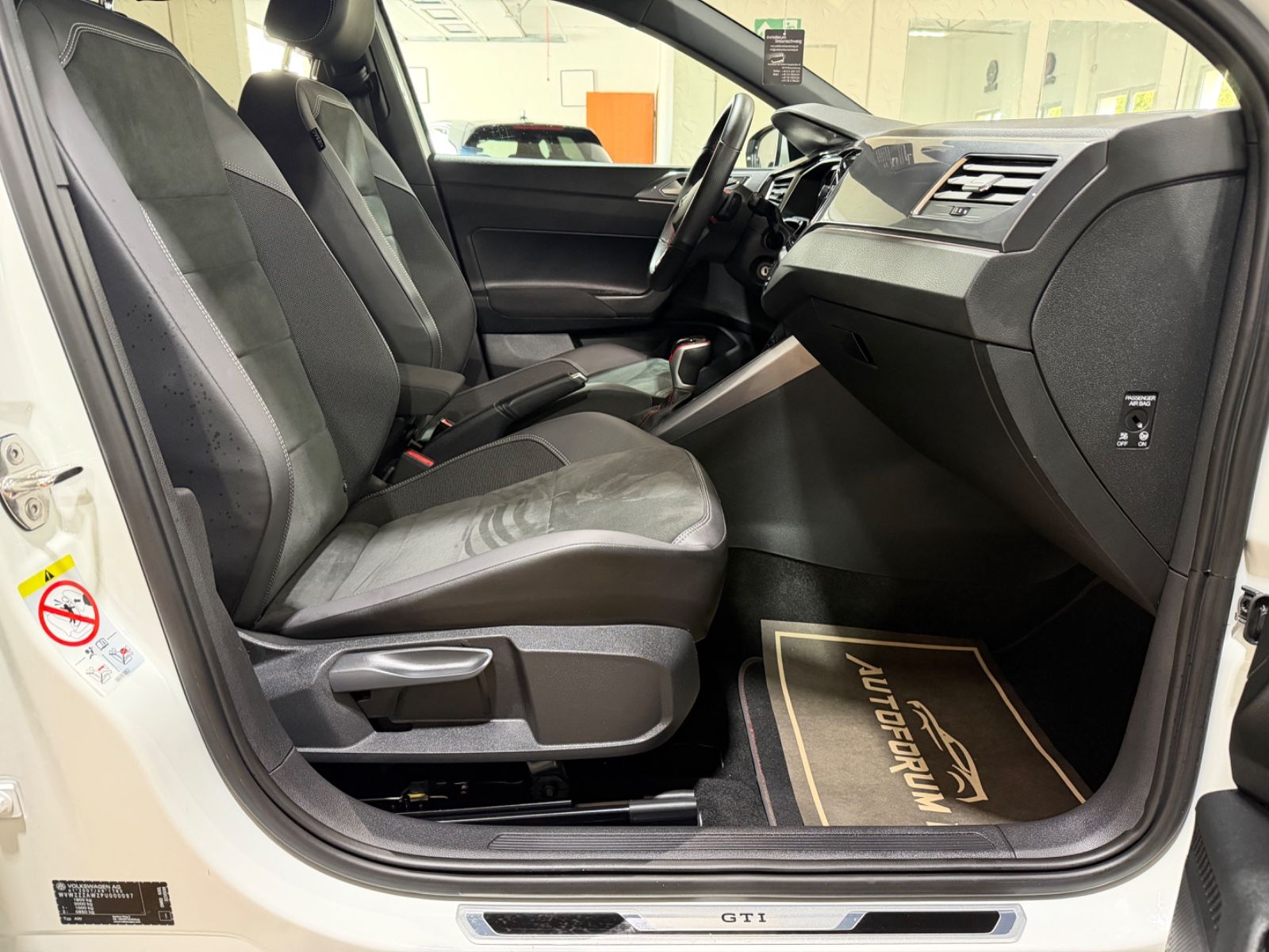 Volkswagen Polo VI GTI 2.0TSI DSG/ALCANTARA/CAM/MATRIX/18"