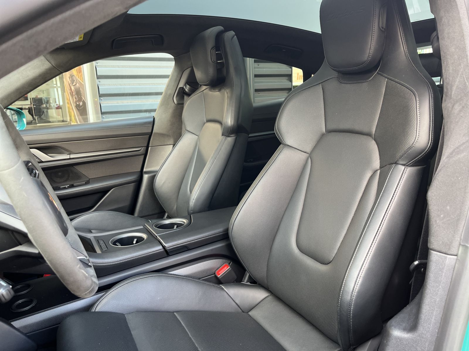 Porsche Taycan Turbo S PTS Smyrnagrün,Sitzbel.