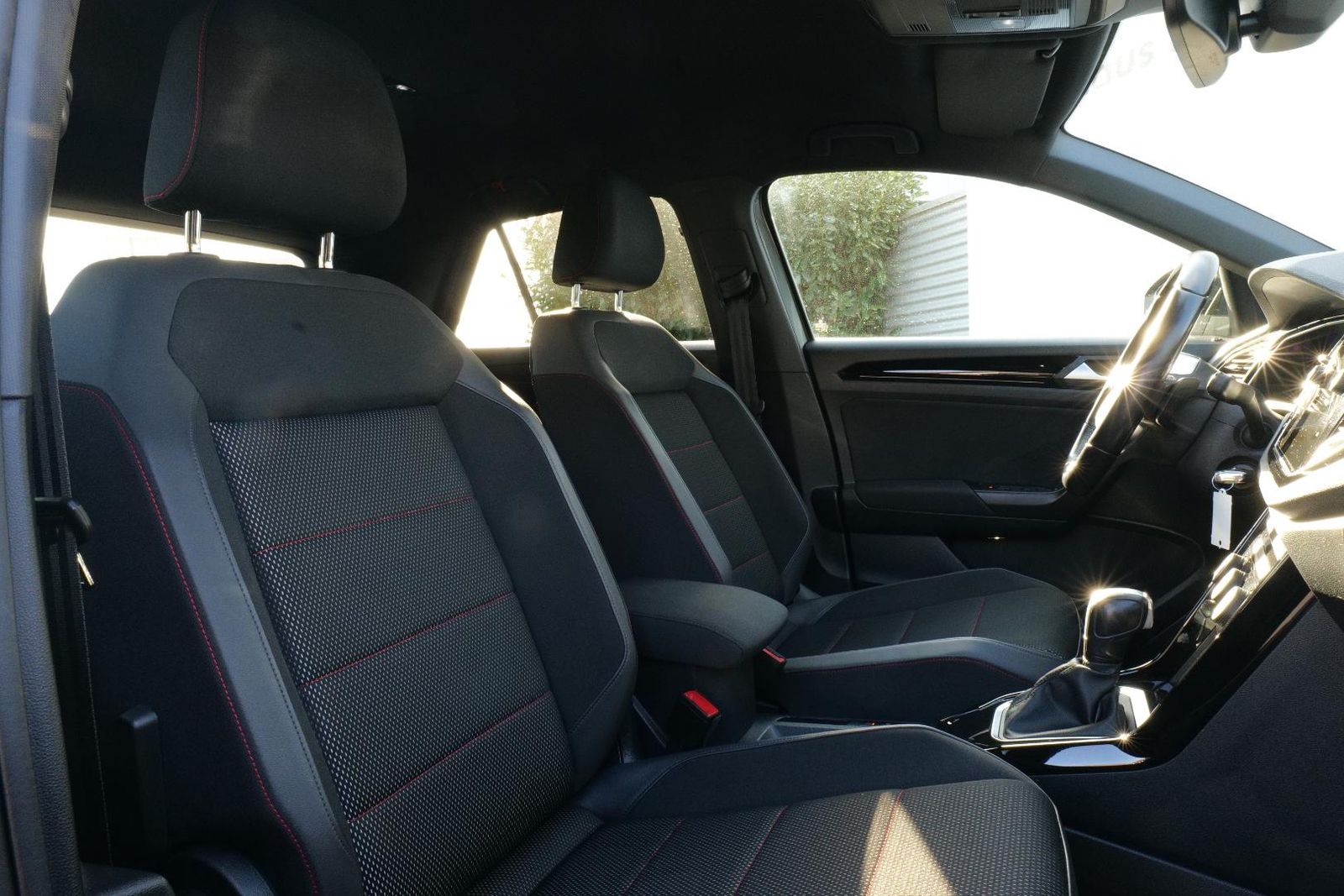 Volkswagen T-ROC Sport 1.5 TSI - Samsaru's Car Outlet