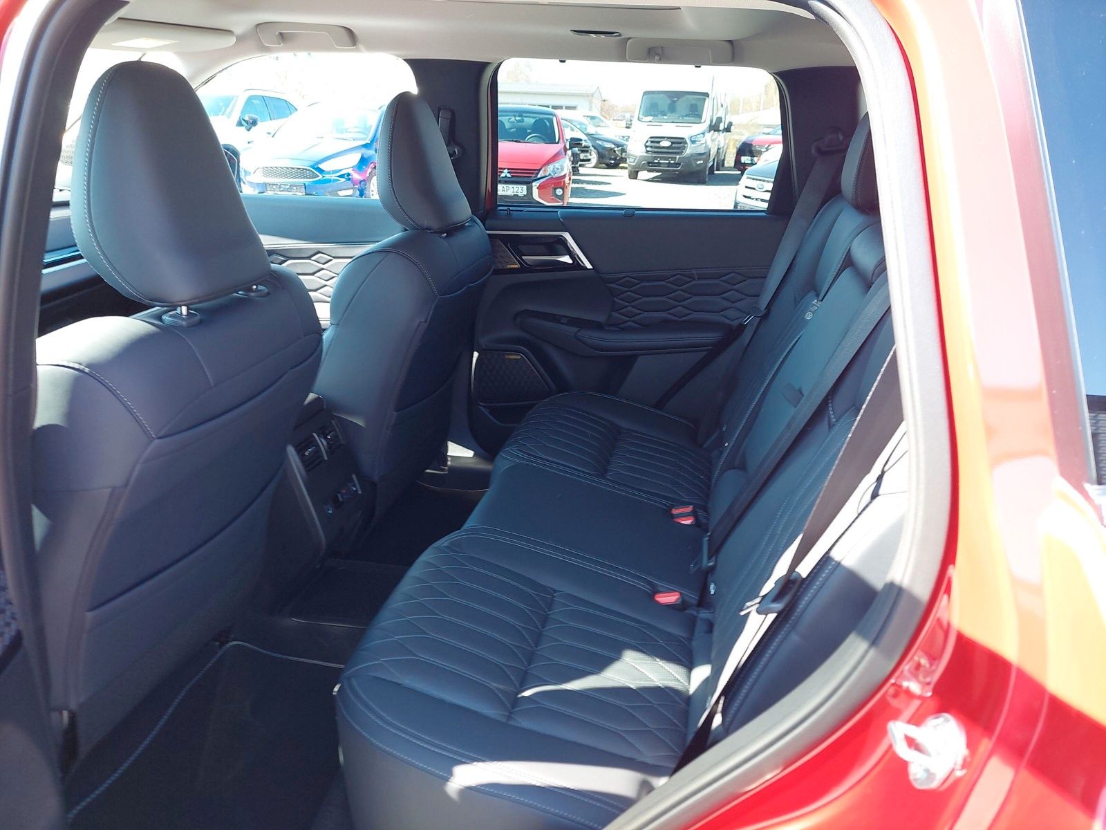 Mitsubishi Plug-in Hybrid Outlander 2025 TOP