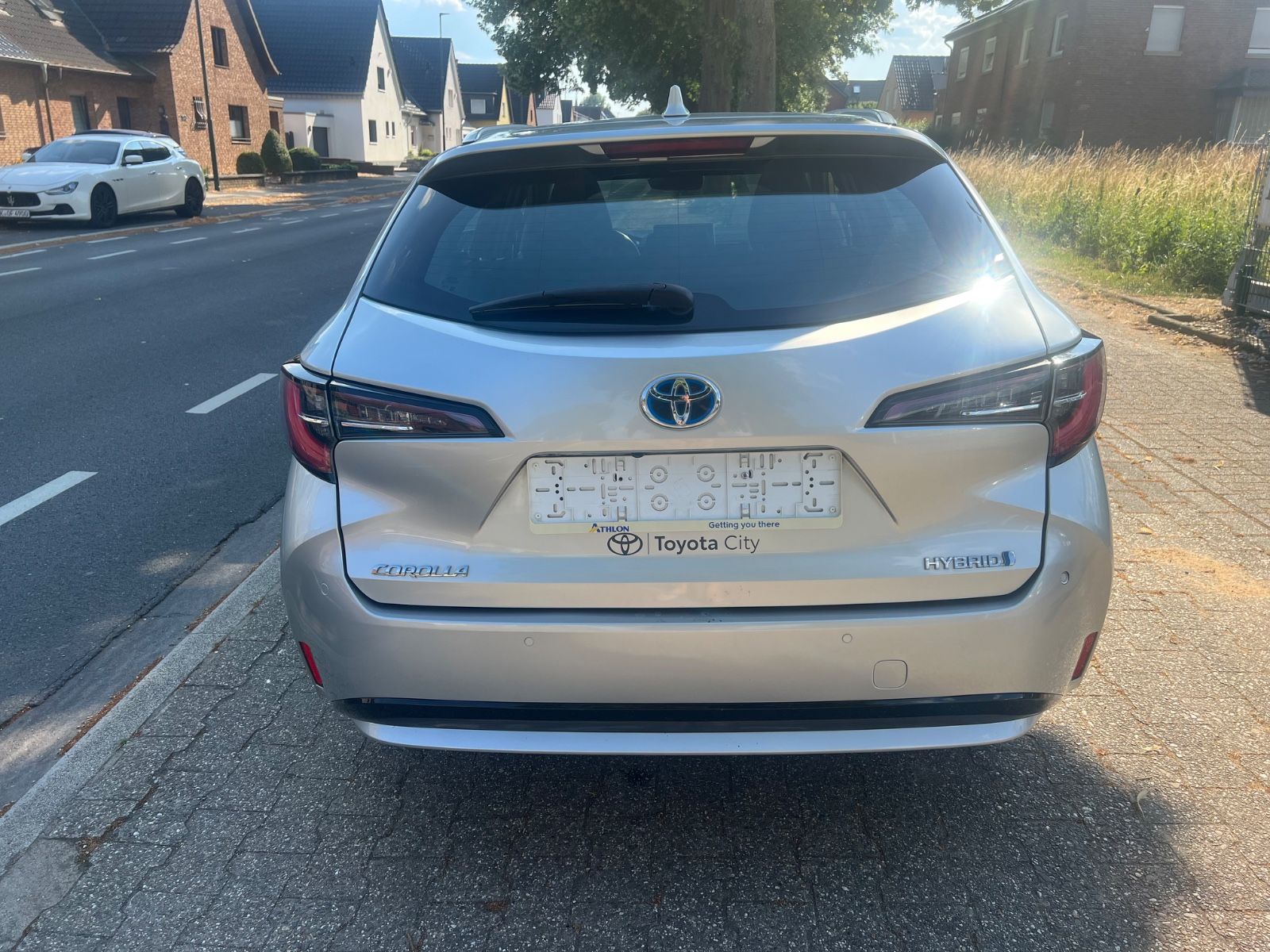 Toyota Corolla Touring Sports Hybrid Dynamic - Samsaru's Car Outlet