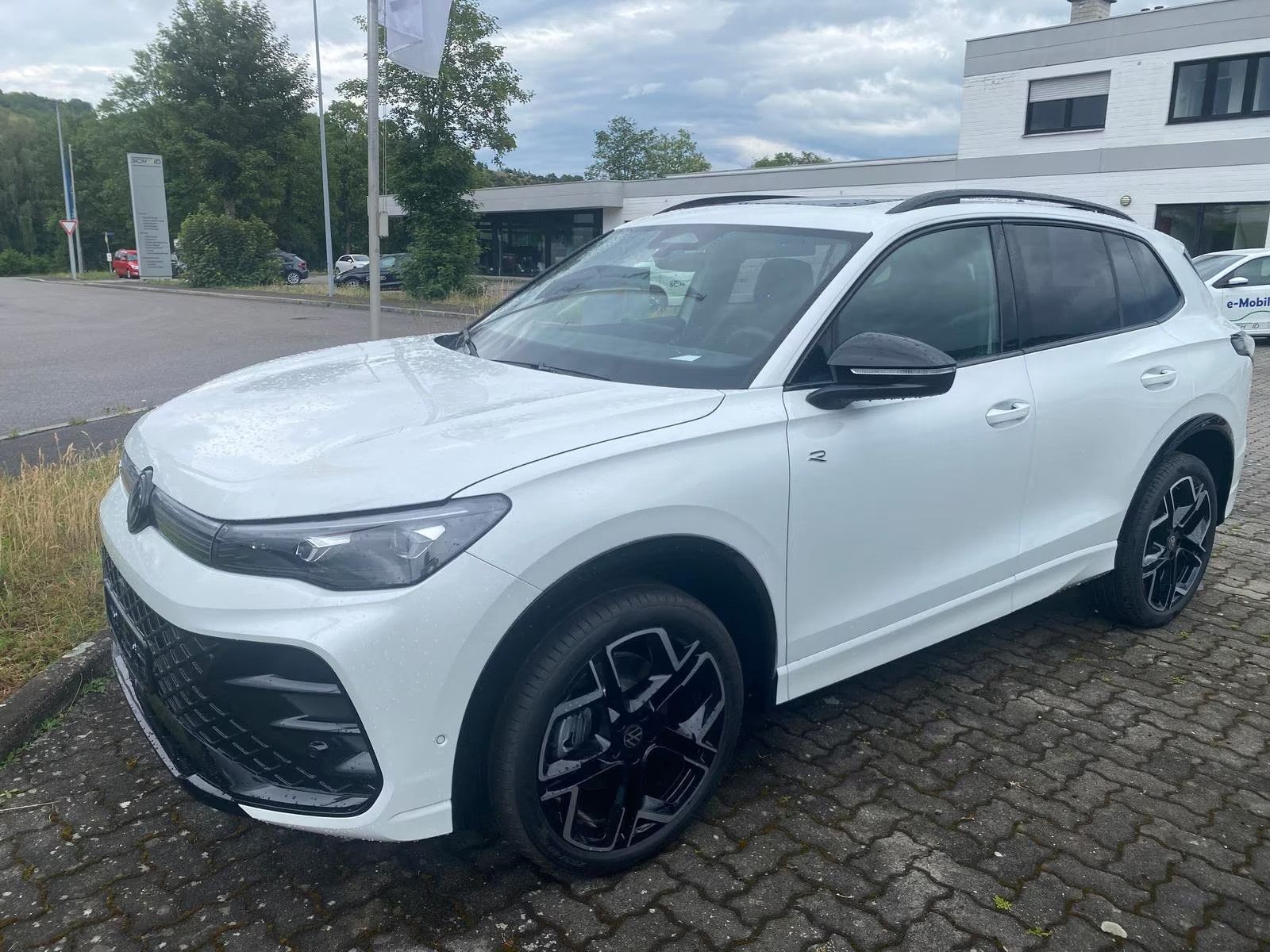 Volkswagen Tiguan TDI R-Line AHK 20Z Area Black Leder Pano