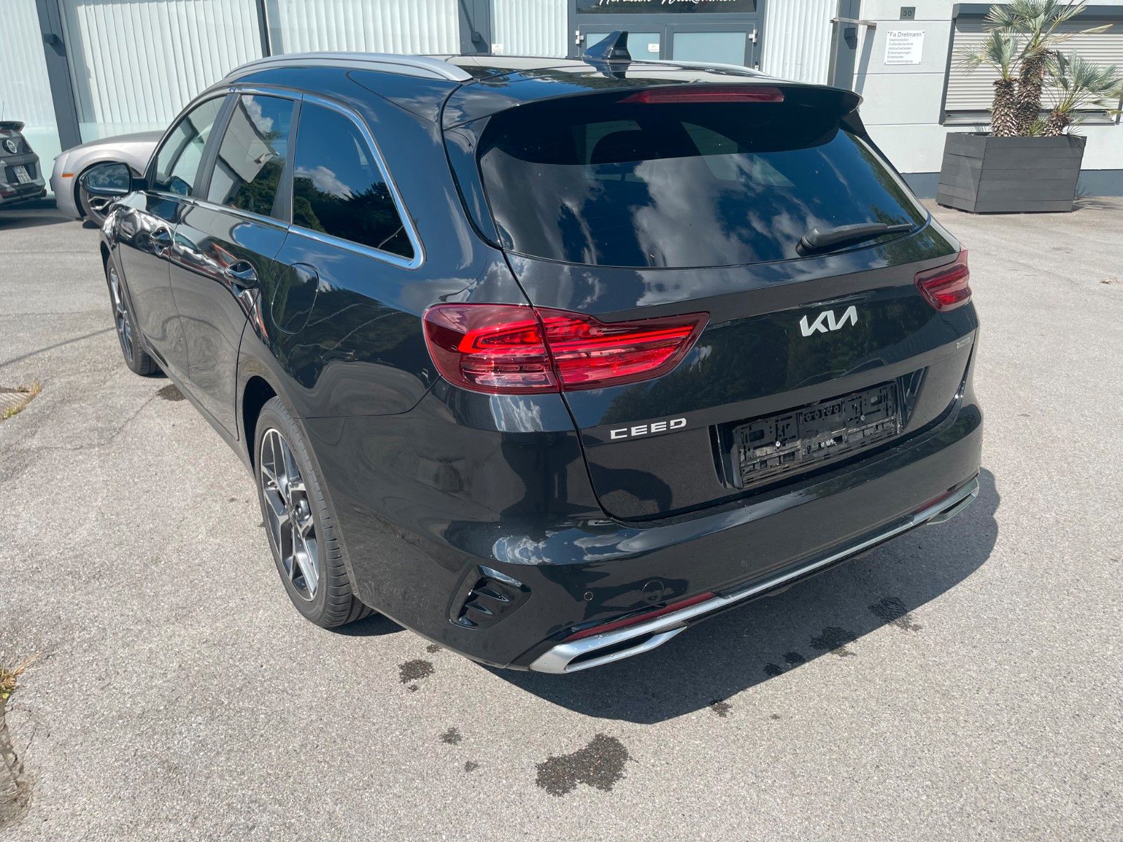 Kia Cee'd SW Platinum Plug-In - Samsaru's Car Outlet