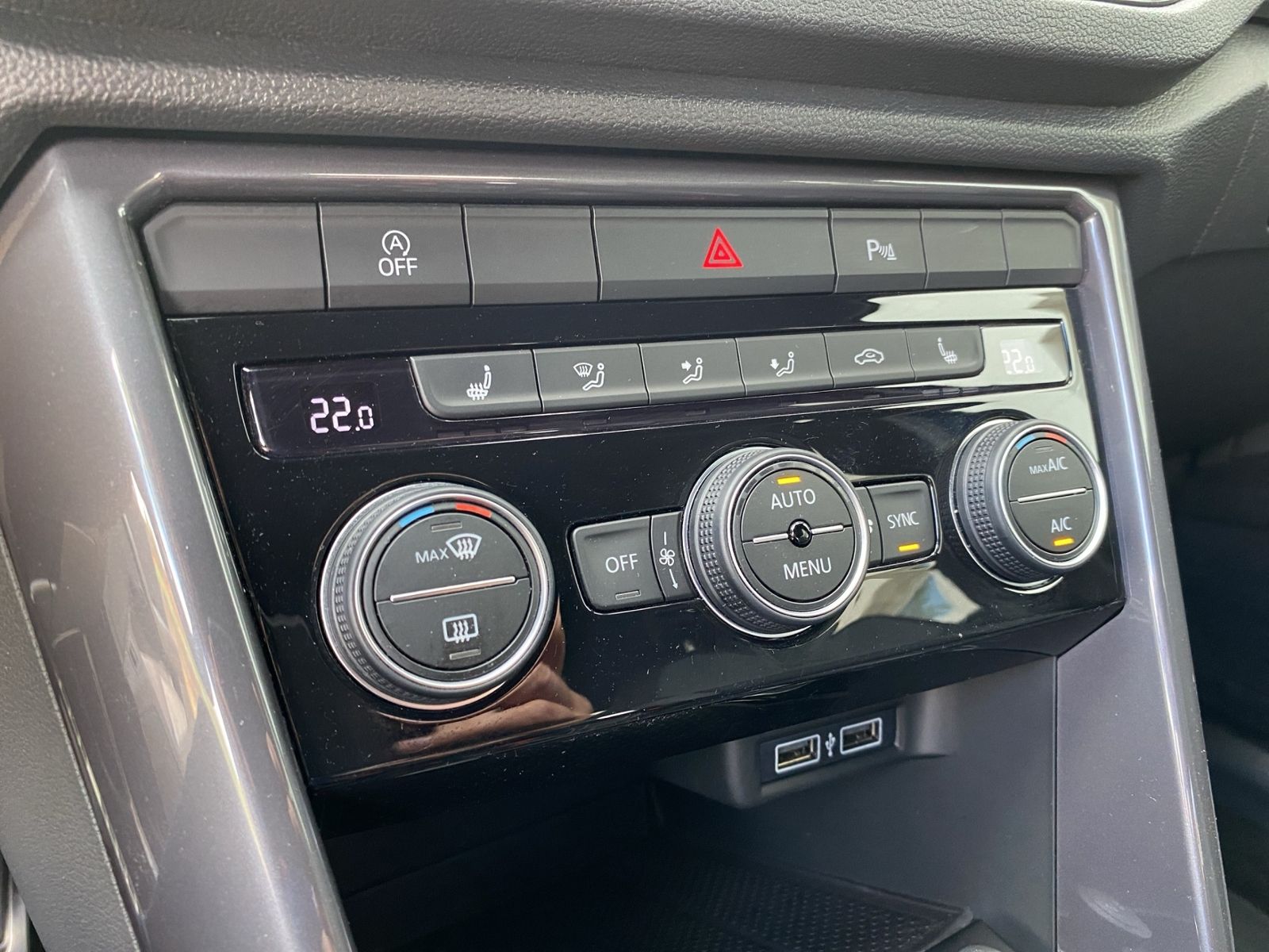 Volkswagen T-Roc 2.0 TSI 4Motion R-Line - Samsaru's Car Outlet