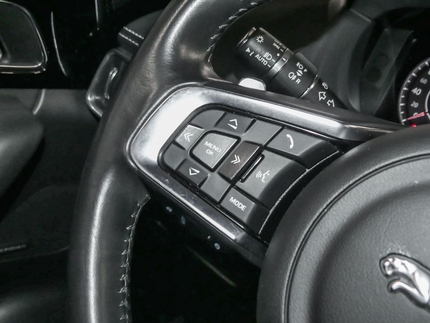 Jaguar F-Pace R-Sport AWD 25d EU6d-T Allrad Navi Meridi