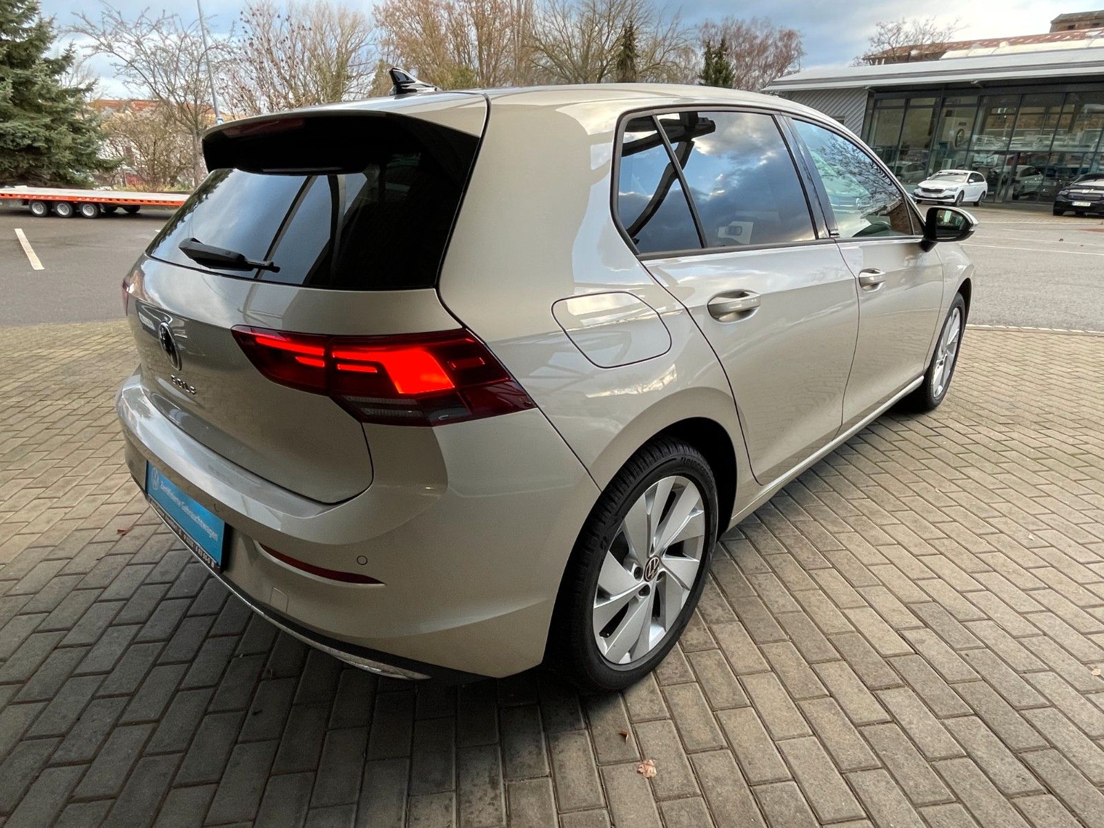Volkswagen Golf 1.5 TSI MOVE - Samsaru's Car Outlet