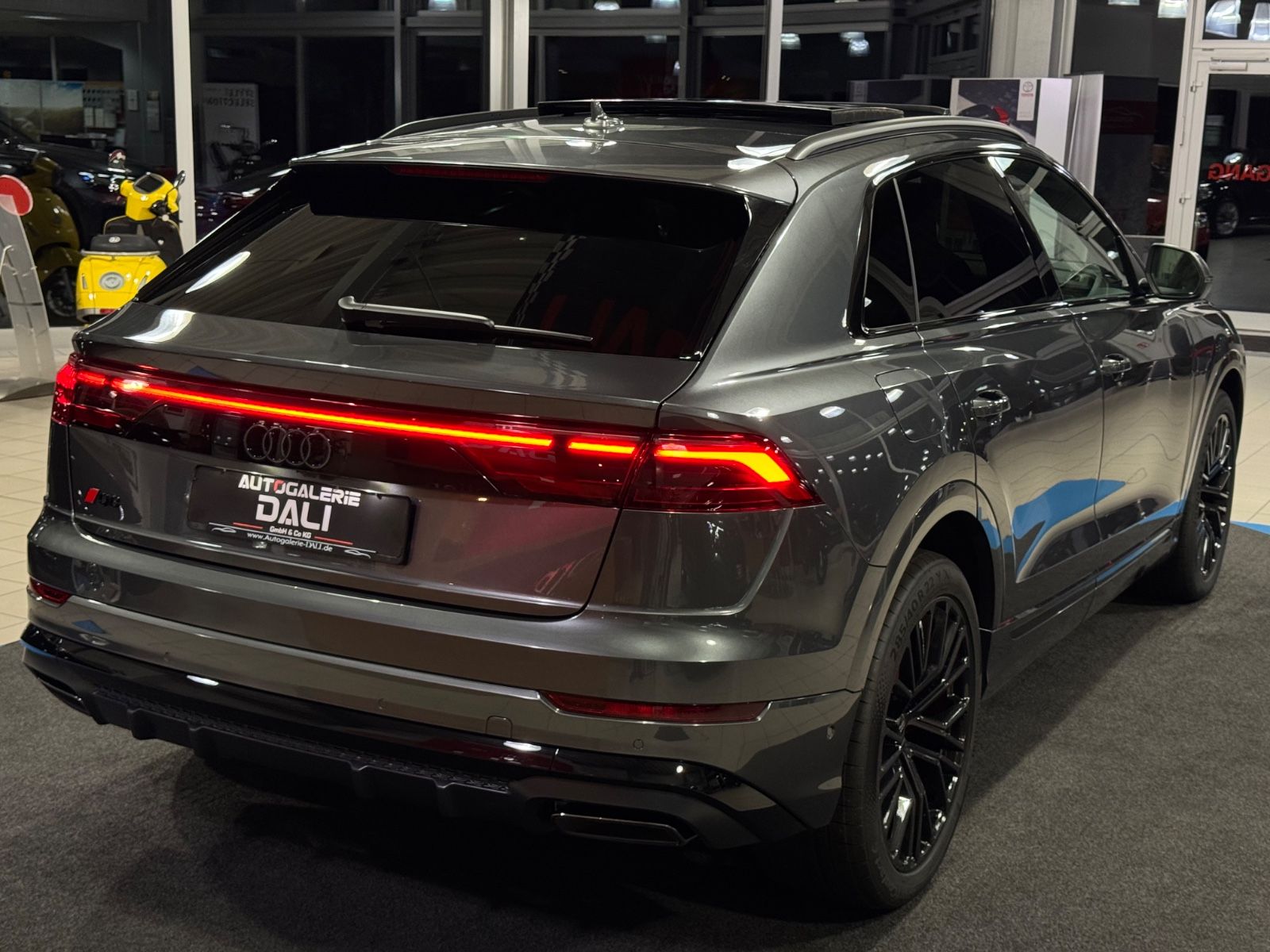 Audi Q8 50 TDI quattro S-LINE - Samsaru's Car Outlet