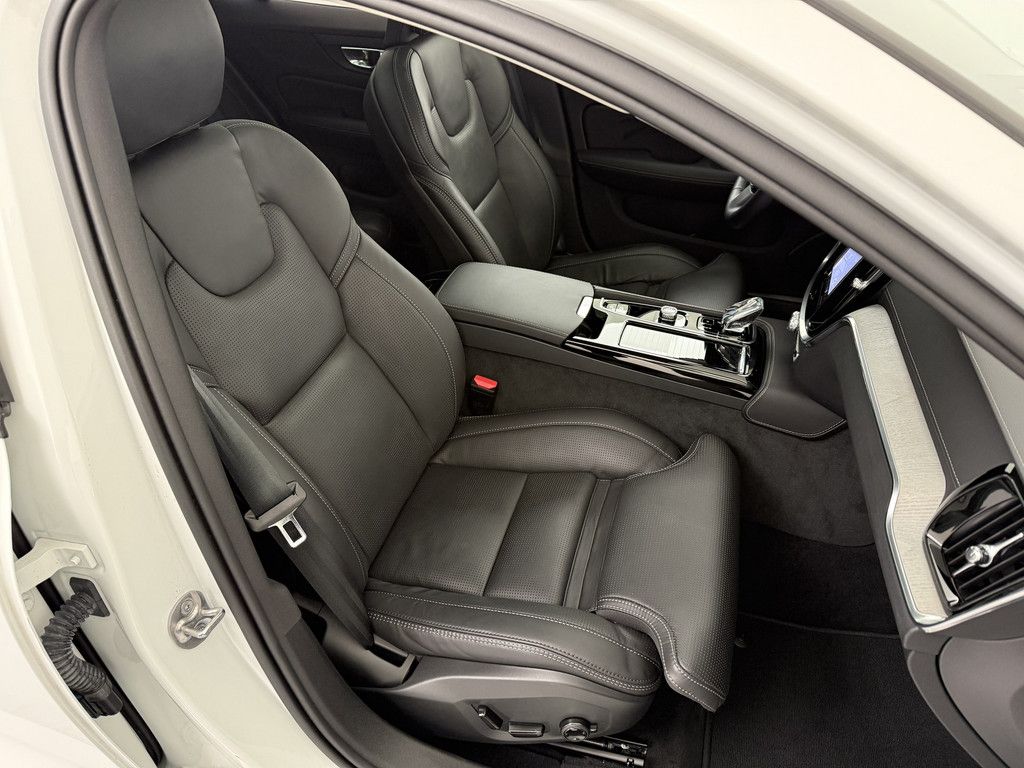 Volvo V60 T6 Ultra Dark Recharge Plug-In Hybrid AWD