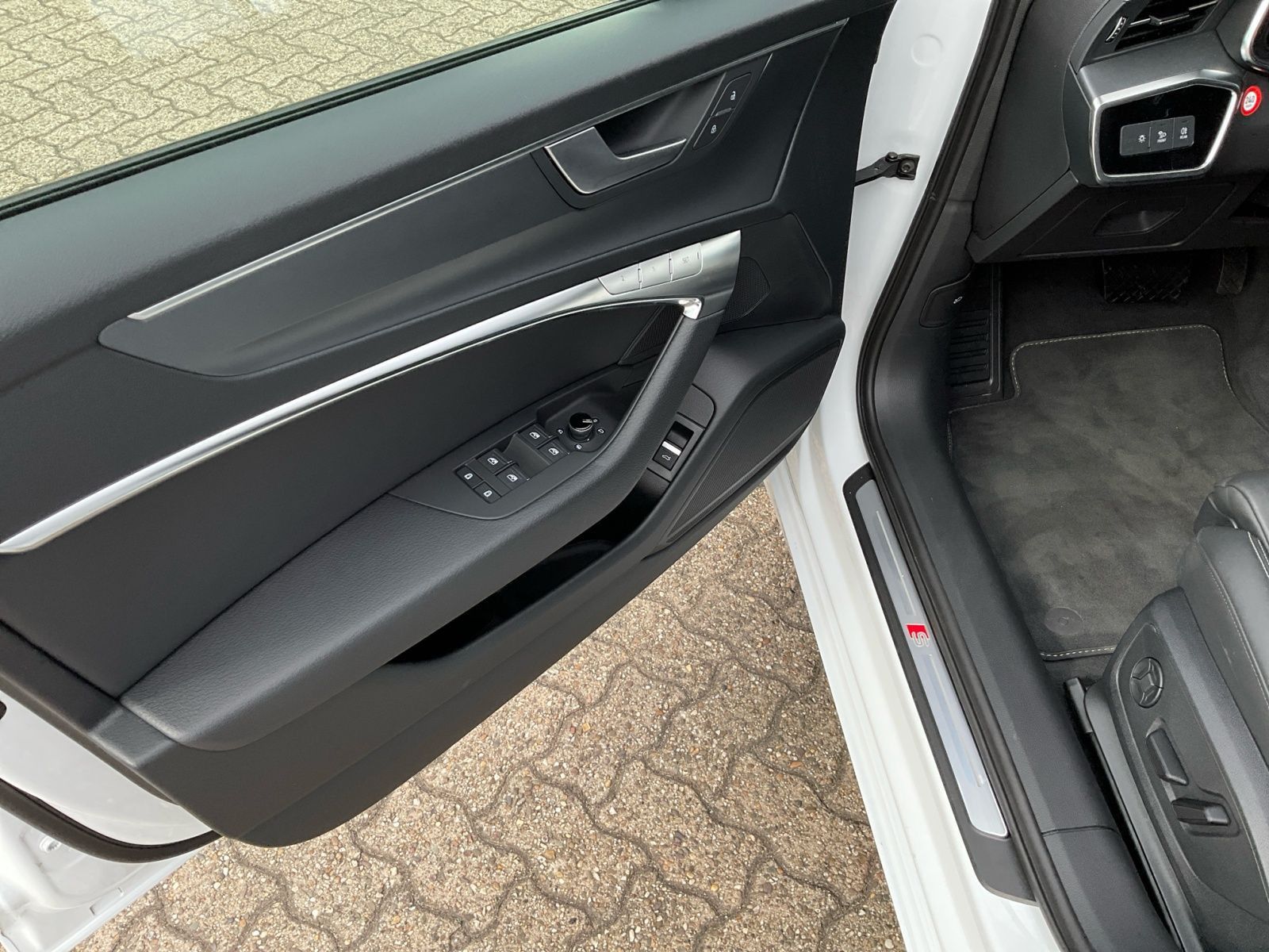 Audi A6 Avant 45 TDI quattro S line - Samsaru's Car Outlet