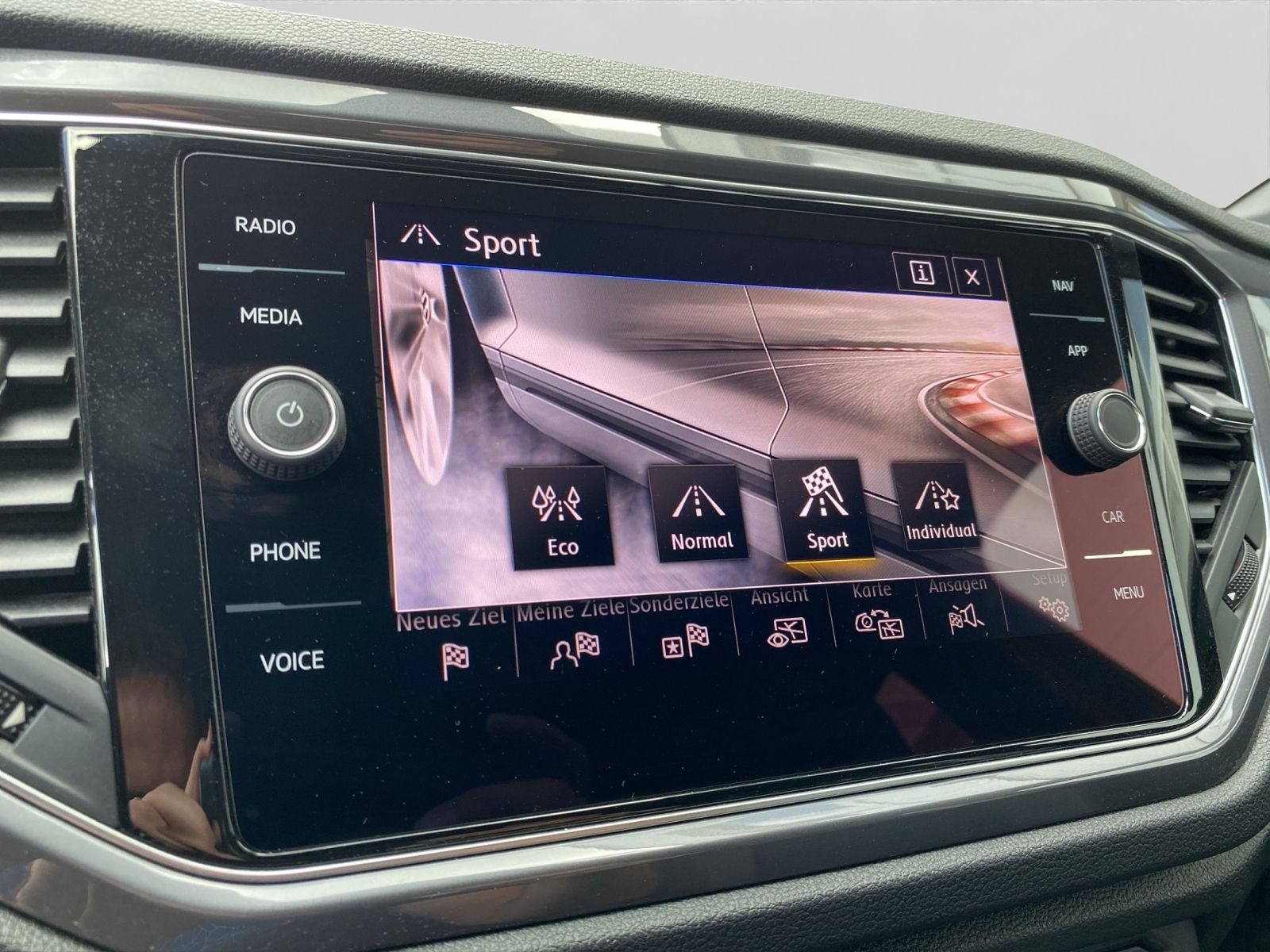 Volkswagen T-Roc 2.0 TSI 4Motion R-Line - Samsaru's Car Outlet