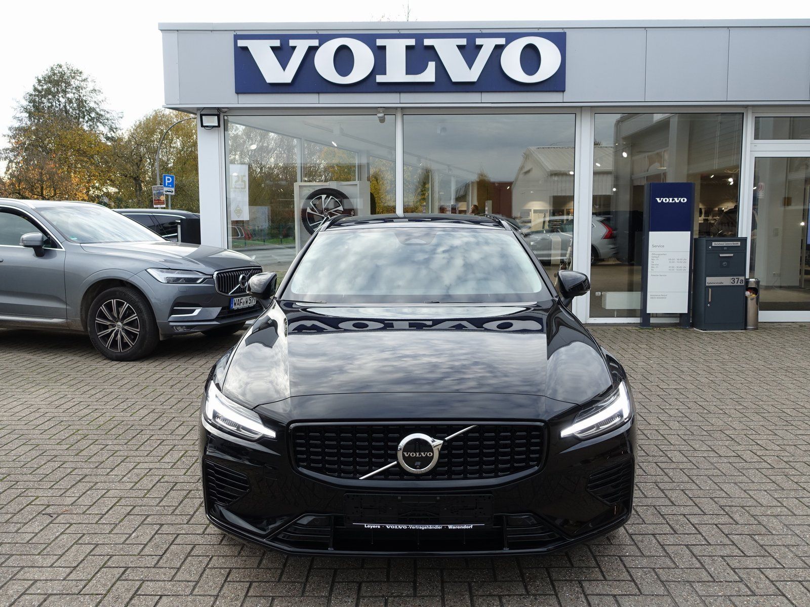 Volvo V60 Plus T6 AWD Plug-in Hybrid/AHK/360°/BLIS/H&K