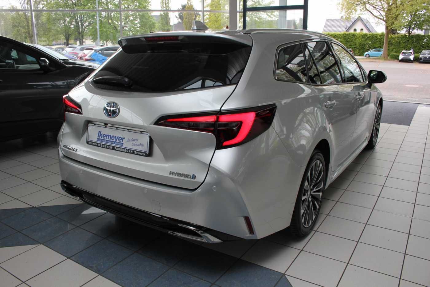 Toyota Corolla Touring Sports 2.0 Hybrid - Samsaru's Car Outlet