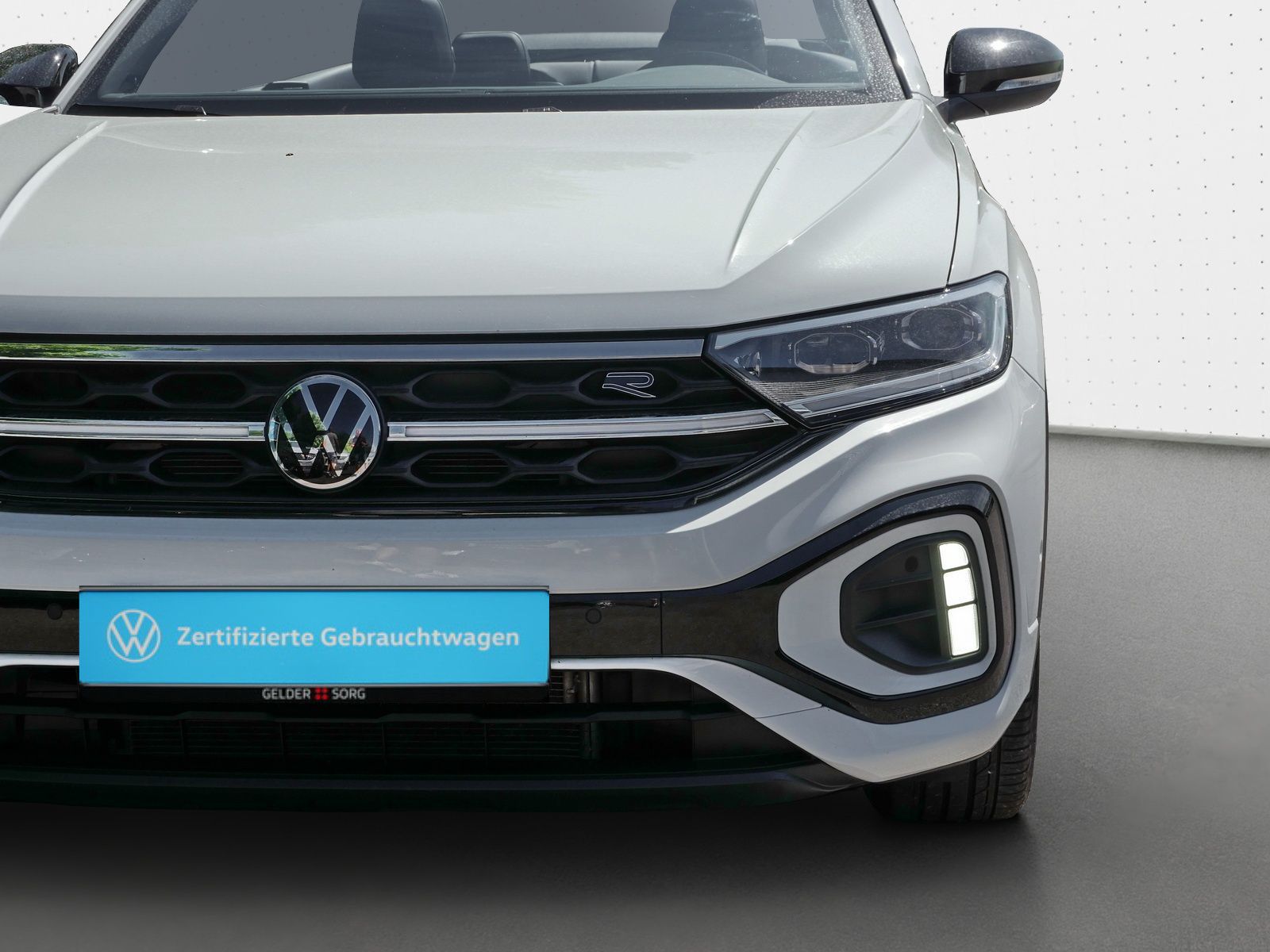Volkswagen T-Roc TSI R-Line - Samsaru's Car Outlet