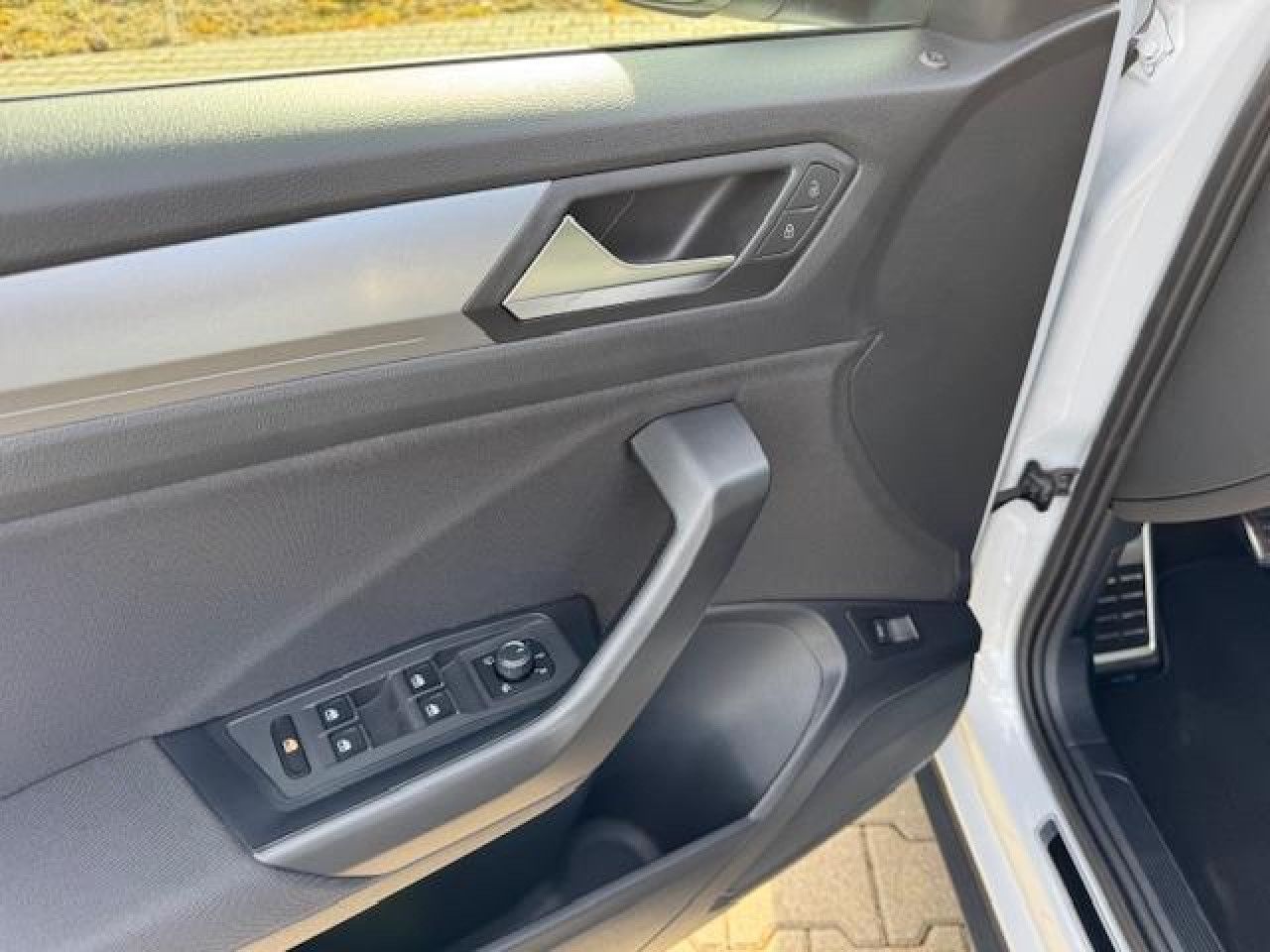 Volkswagen T-Roc Active 1.0 l TSI - Samsaru's Car Outlet