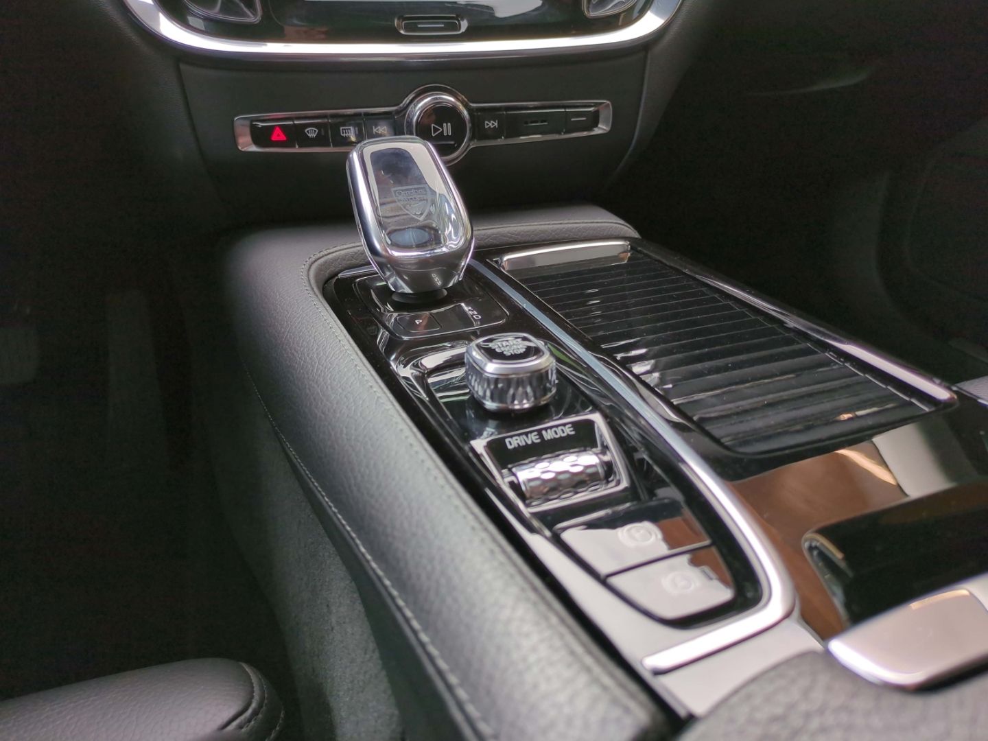 Volvo V60 Inscription Recharge Plug-In Hybrid AWD T6 T