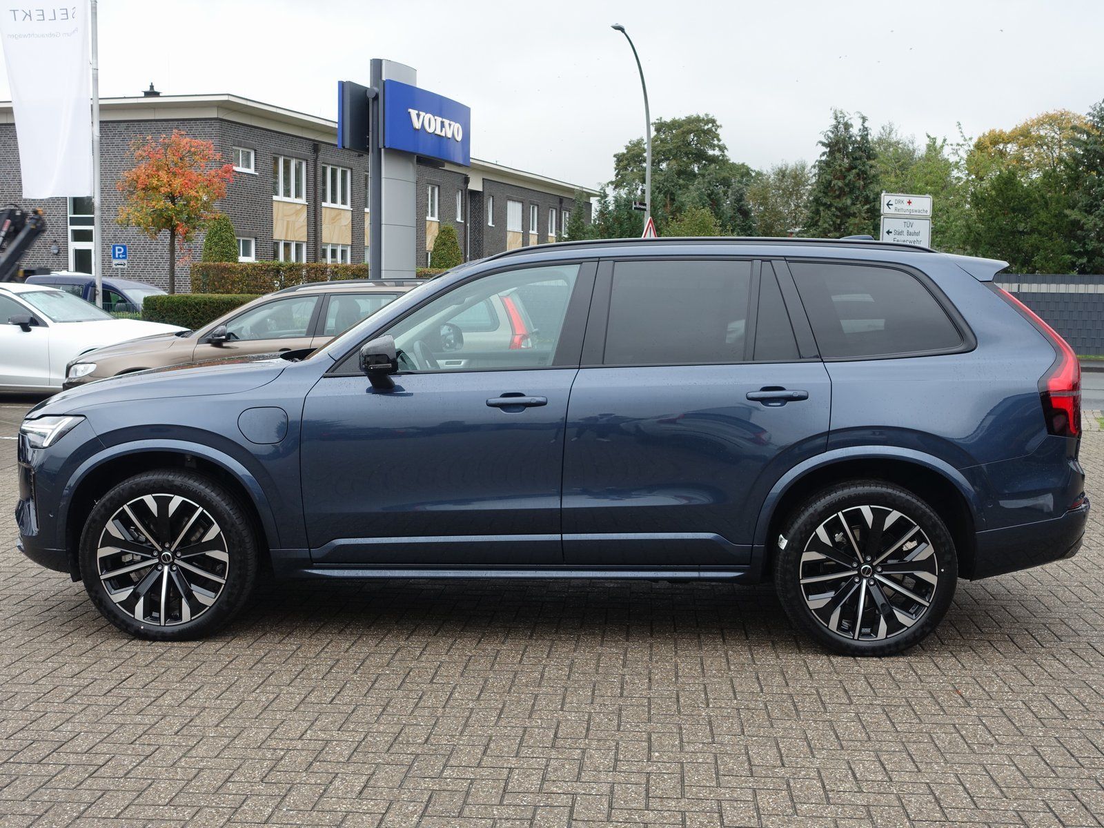 Volvo XC90 Plus Dark T8 AWD Plug-in Hybrid//B&W/AHK