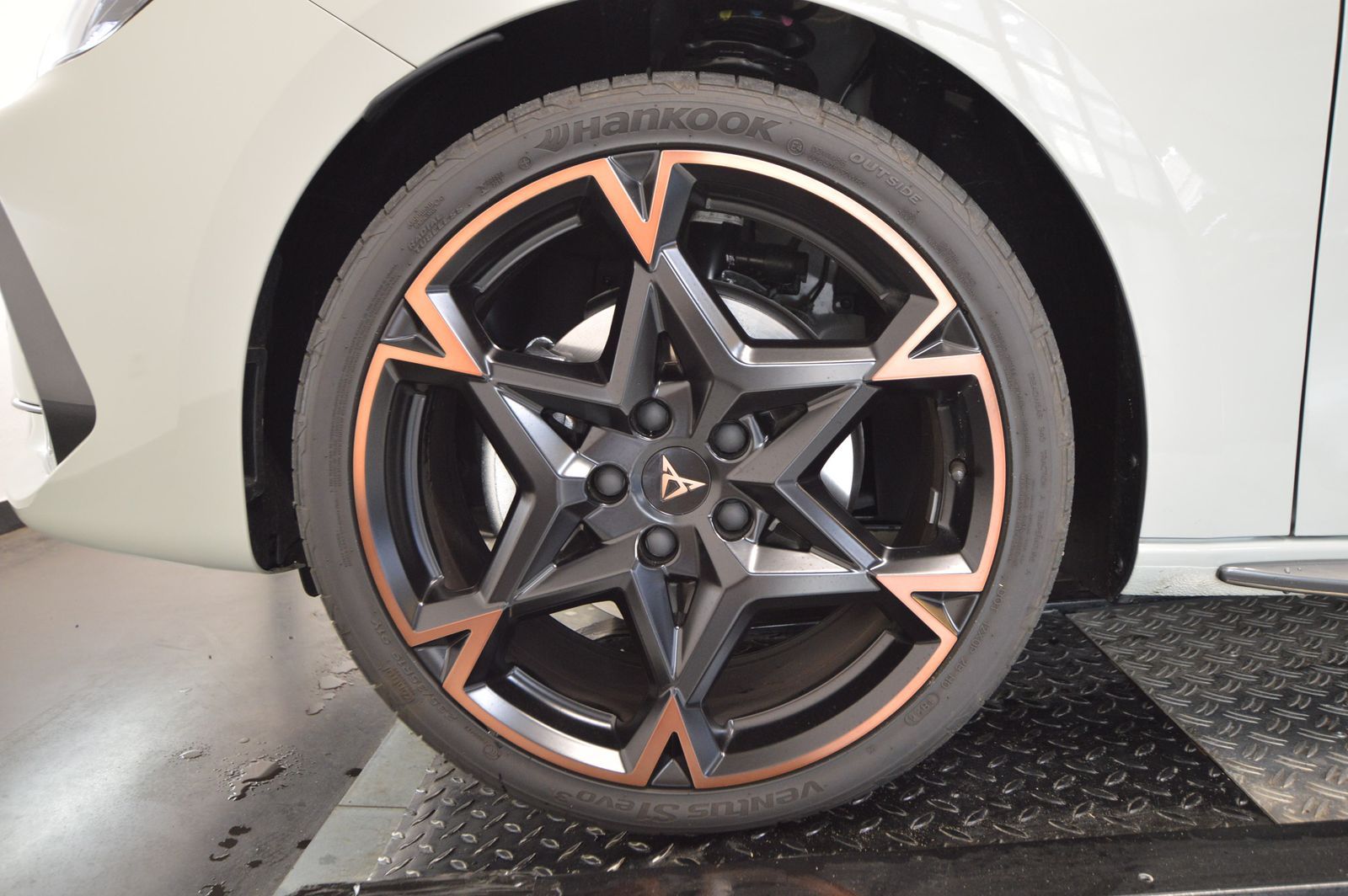 Cupra Leon 1.5 eTSI - Samsaru's Car Outlet