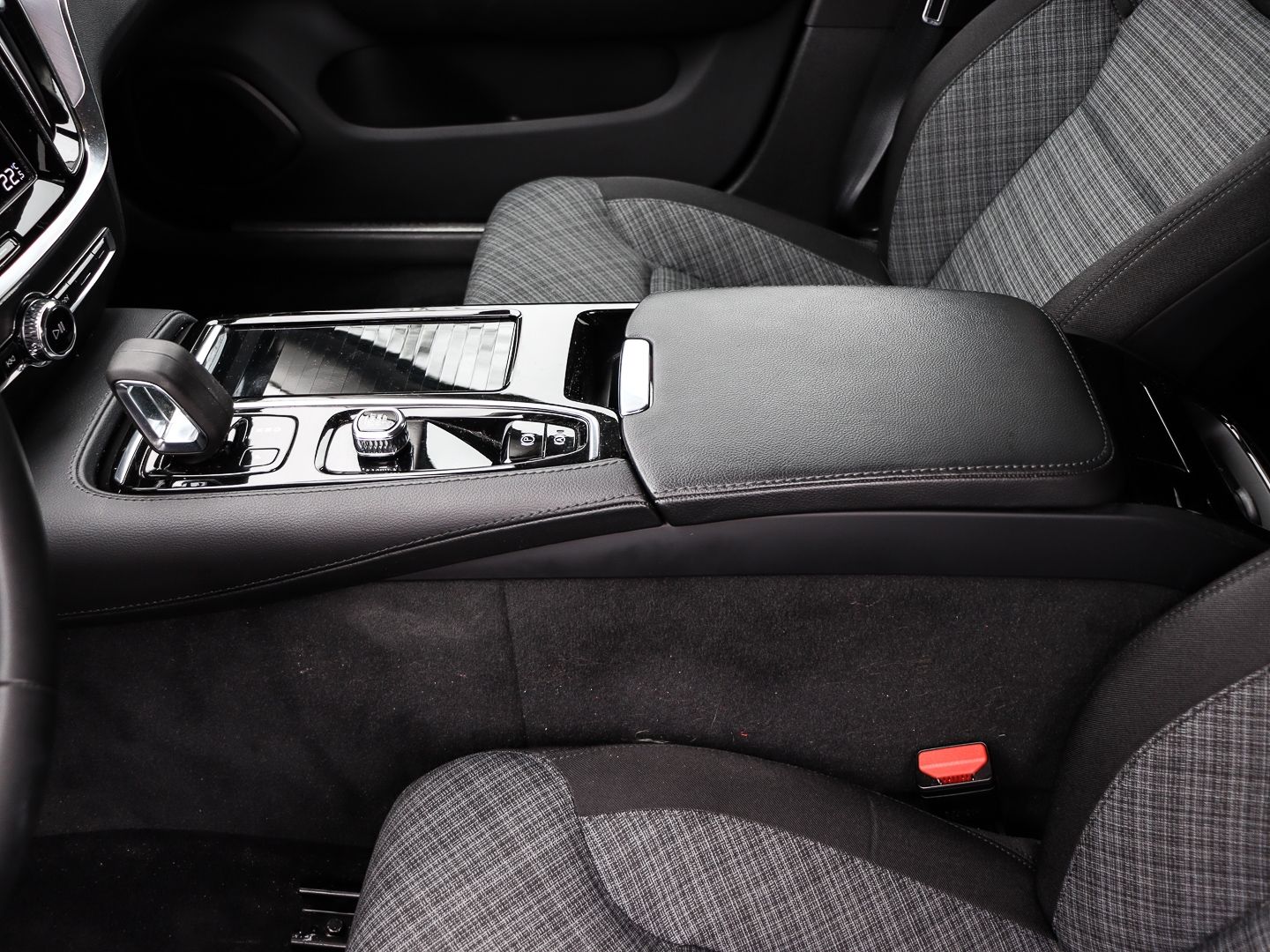 Volvo V60 Kombi Core Recharge Plug-In Hybrid AWD T6 Tw