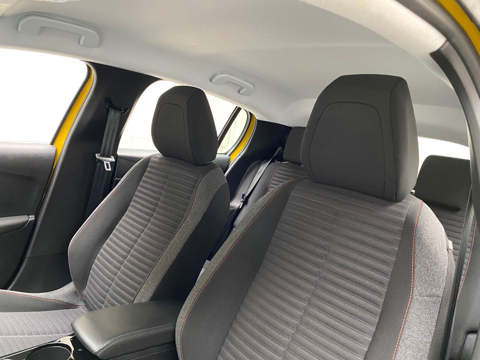 Peugeot 208 Active Pack 1.2 Automatik - Samsaru's Car Outlet