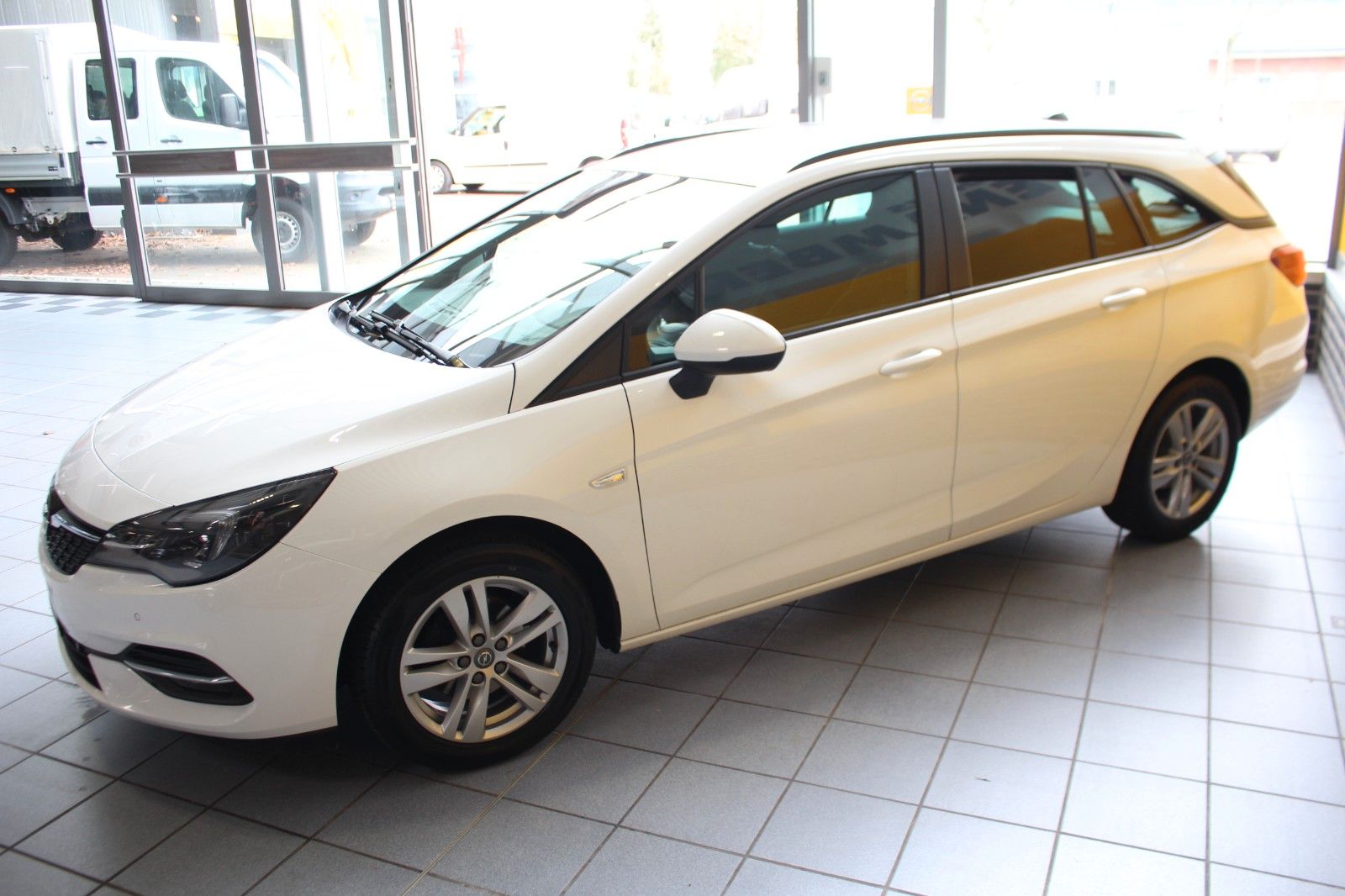 Opel Astra K Sports Tourer Business - Samsaru's Car Outlet