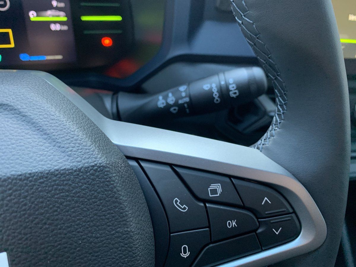Dacia Duster HYBRID 140 - Samsaru's Car Outlet