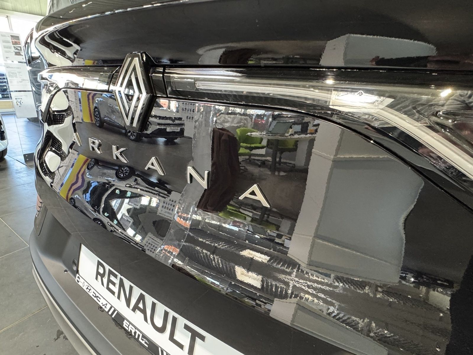 Renault Arkana TECHNO E-Tech Full Hybrid - Samsaru's Car Outlet