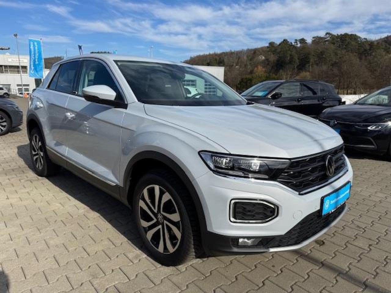 Volkswagen T-Roc Active 1.0 l TSI - Samsaru's Car Outlet