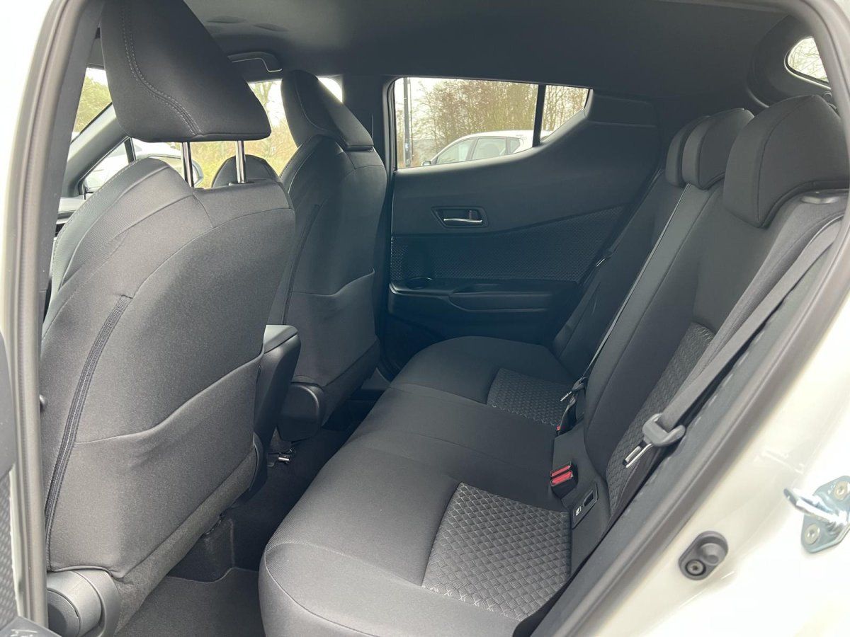 Toyota C-HR 2.0 Hybrid - Samsaru's Car Outlet