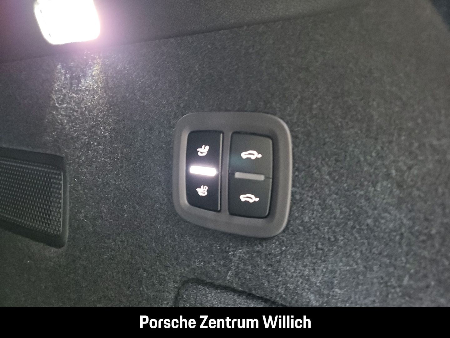 Porsche Cayenne Panoramadach Luftfederung LED-Matrix