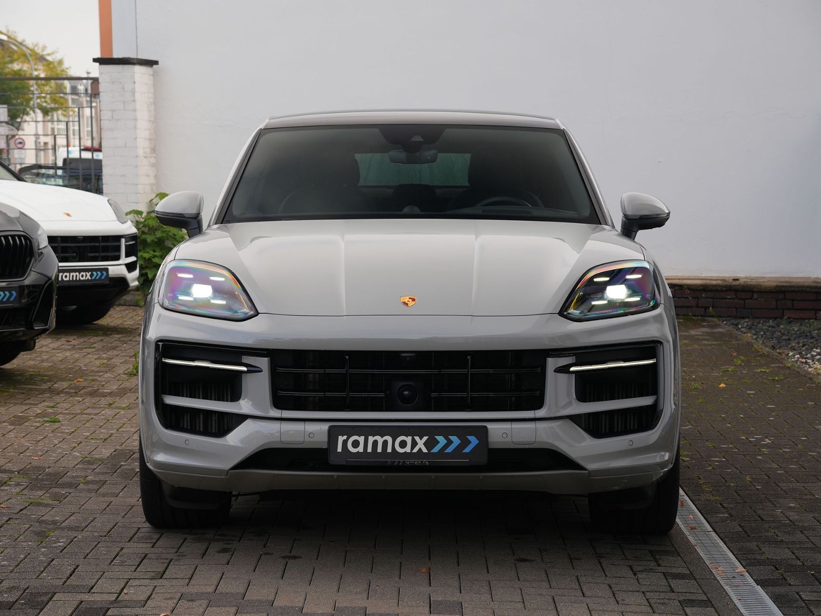 Porsche E-Hybrid Coupé SPORTDESIGNPAKET-ACC-MASSAGE-VOLL