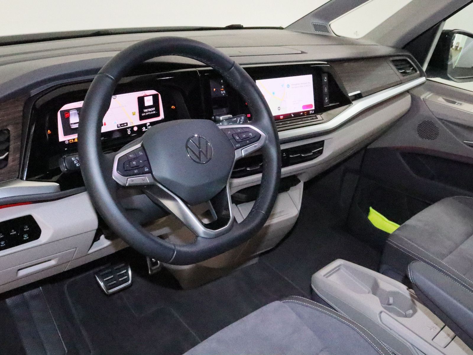 Volkswagen T7 Multivan 2.0 TDI Style - Samsaru's Car Outlet
