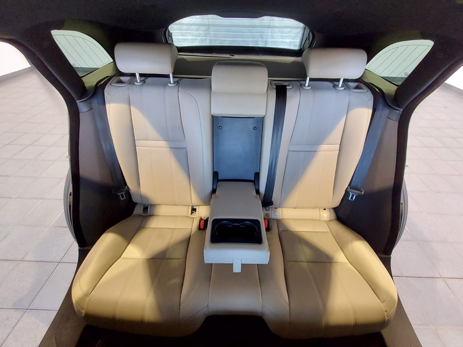 Range Rover Velar 2.0d D200 Edition - Samsaru's Car Outlet