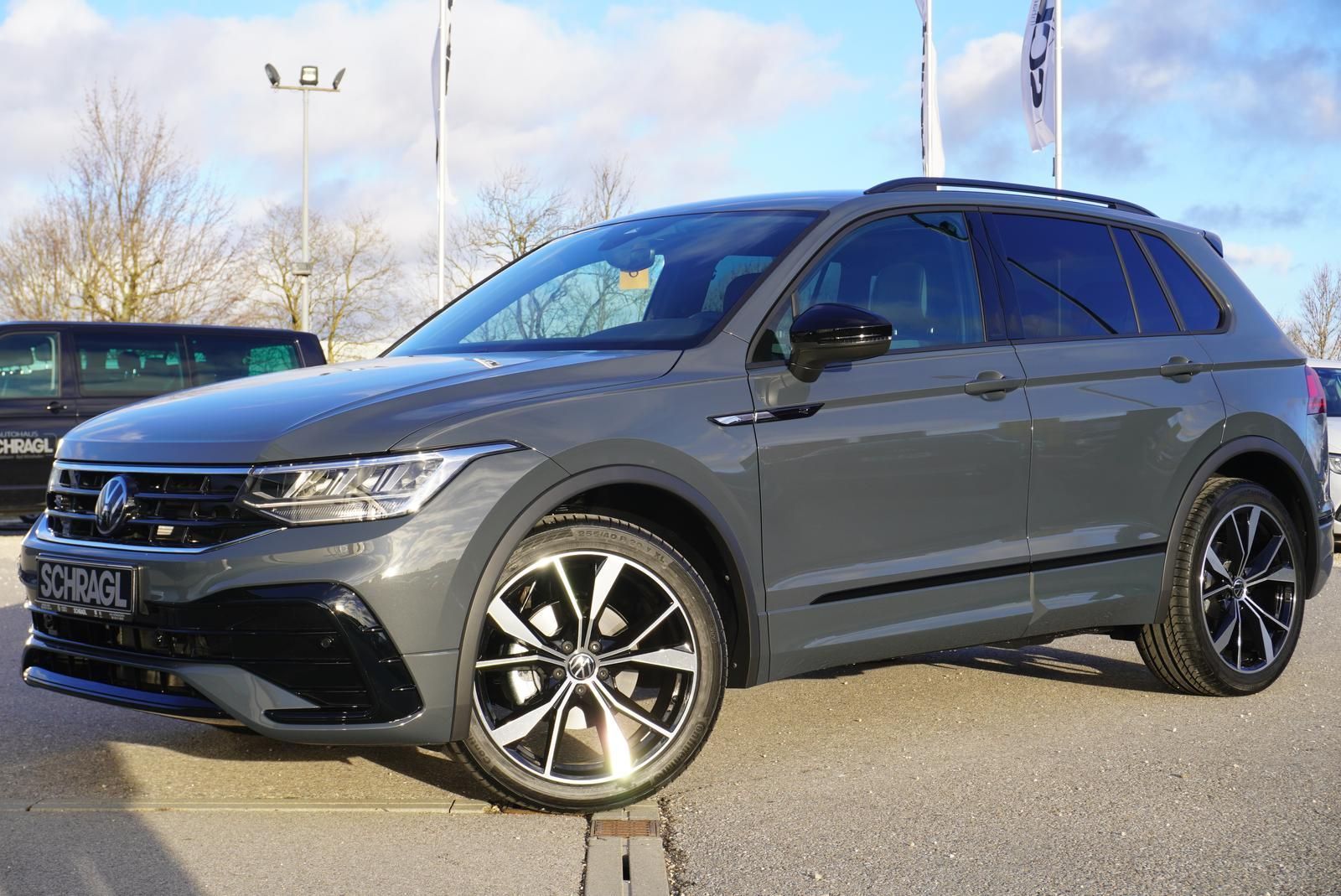 Volkswagen Tiguan 1.5 TSI DSG R-LINE - Samsaru's Car Outlet