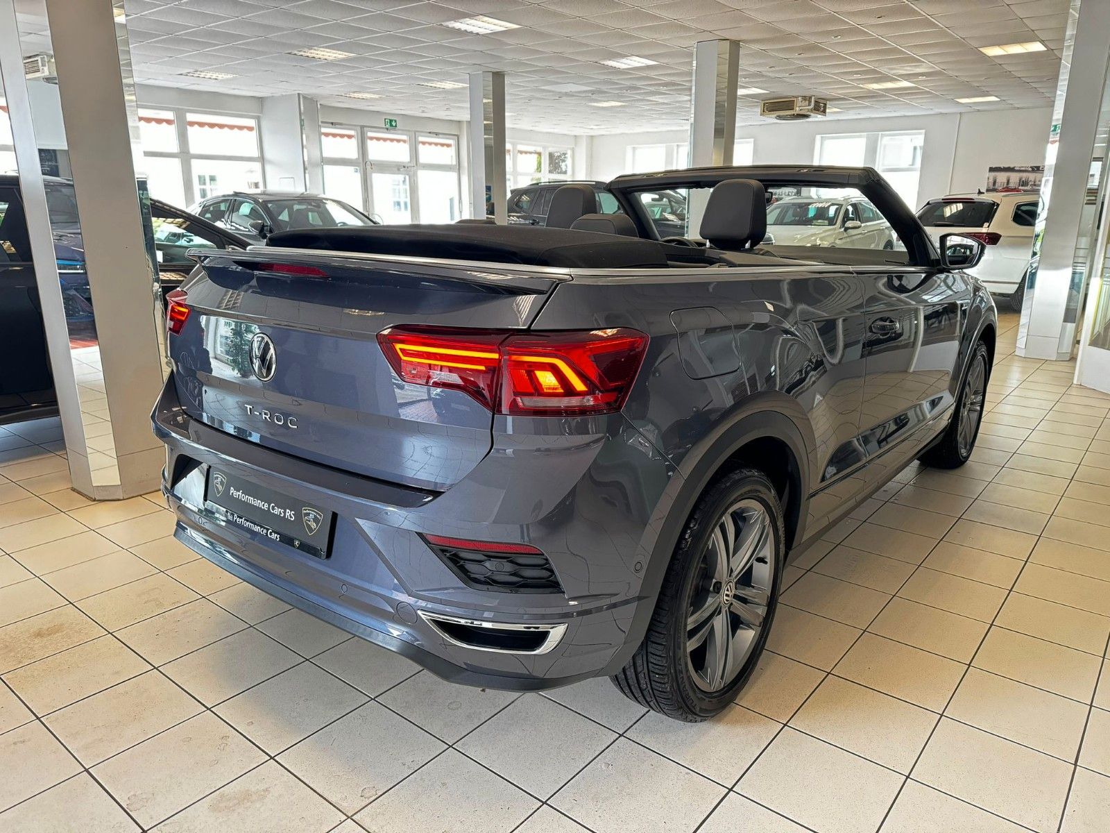 Volkswagen T-Roc R-Line - Samsaru's Car Outlet