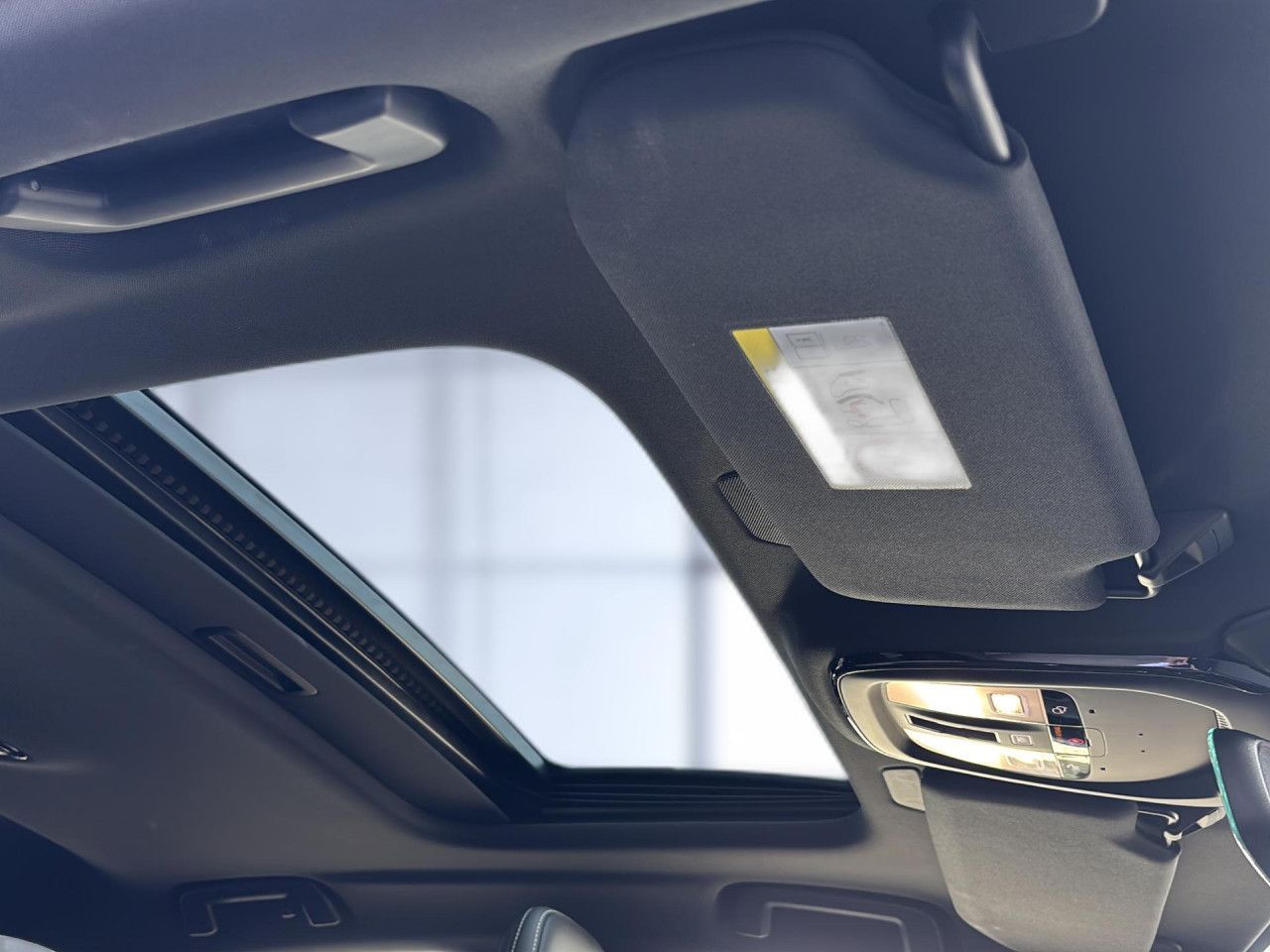 Volvo S90 Plus Dark Recharge Plug-In Hybrid AWD LED