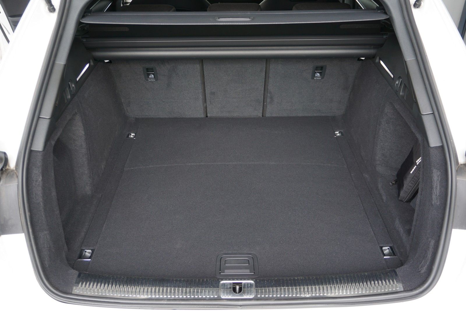 Audi A4 Avant 35 TDI S tronic advanced - Samsaru's Car Outlet