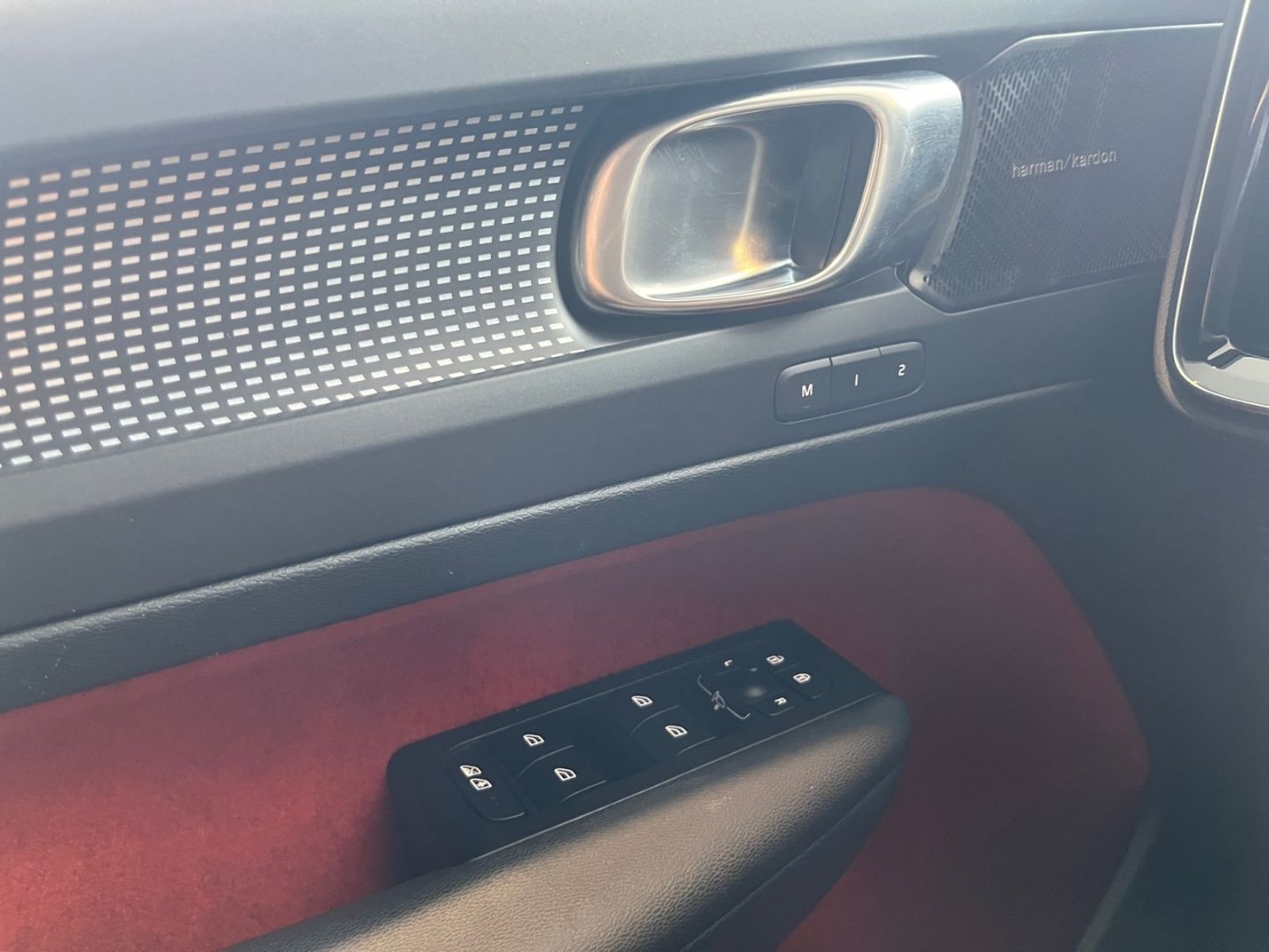Volvo XC40 T5 Recharge R-Design - Samsaru's Car Outlet