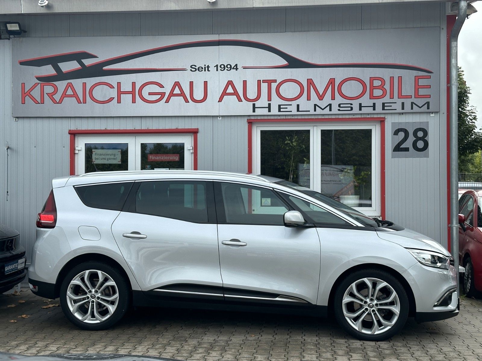 Renault Grand Scenic 160 EDC - Samsaru's Car Outlet