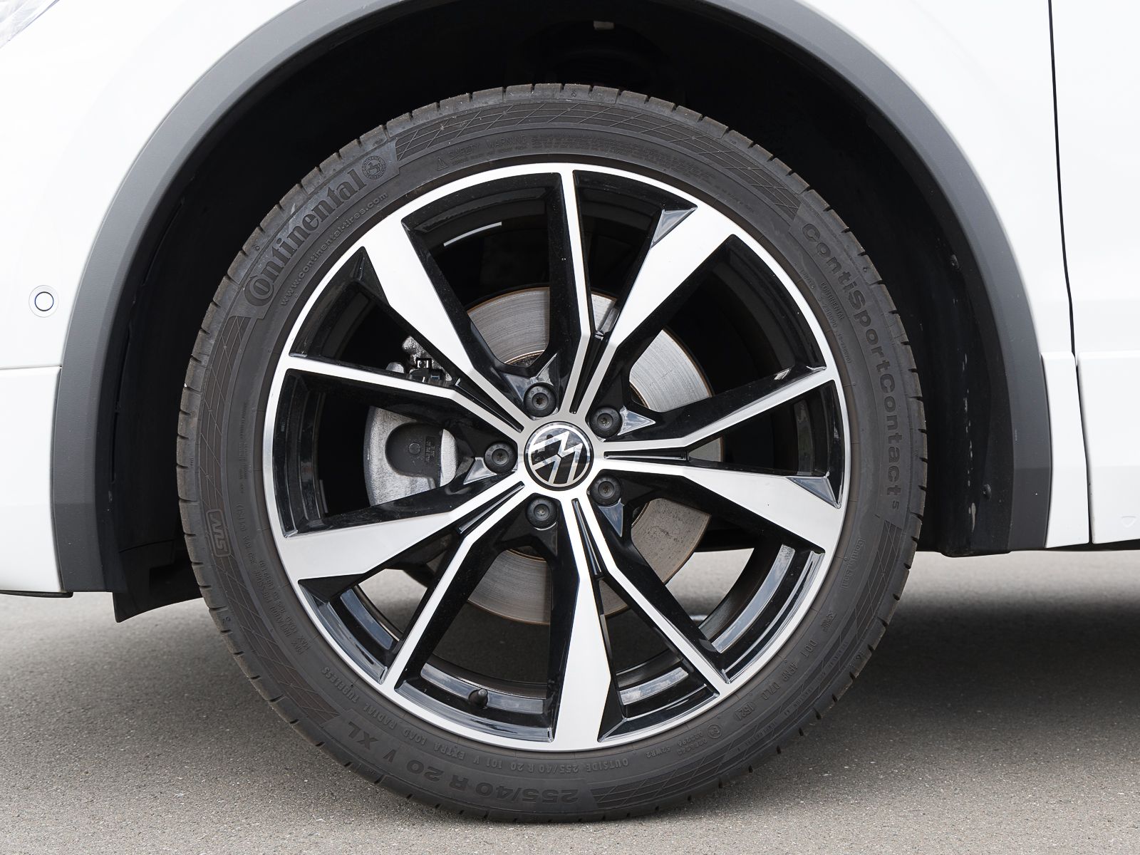 Volkswagen Tiguan 1.4 TSI eHybrid R-Line - Samsaru's Car Outlet