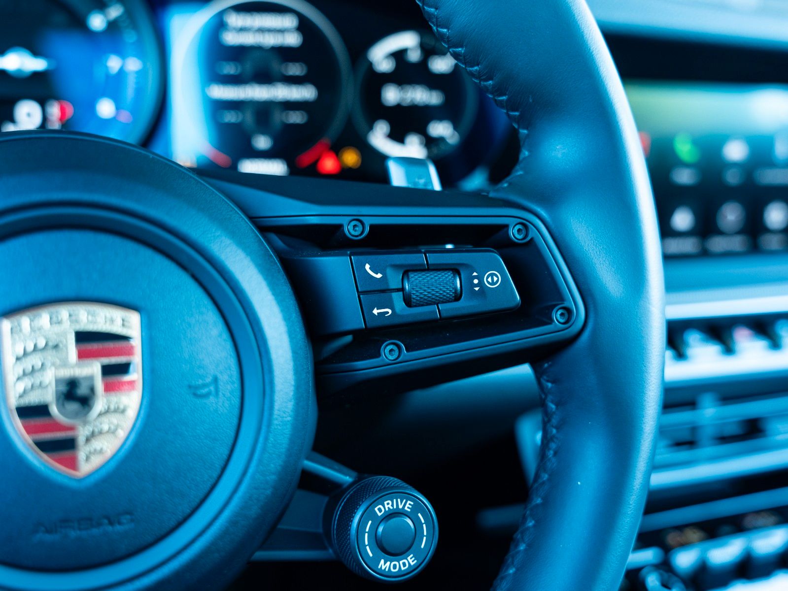 Porsche 911 Carrera 4 - Samsaru's Car Outlet