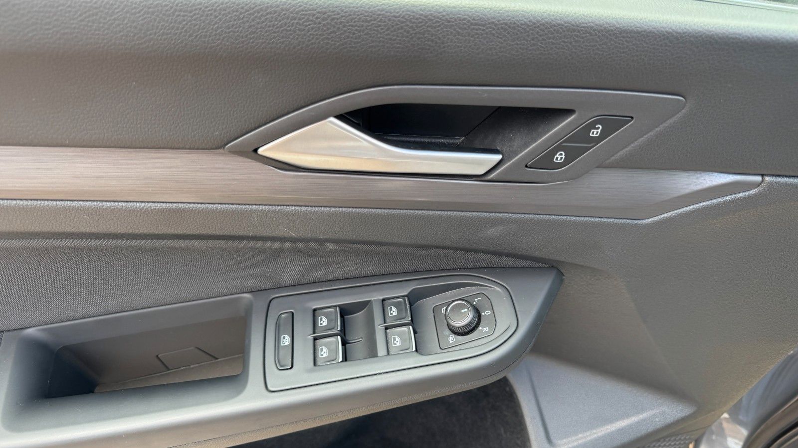 Volkswagen Golf VIII Lim. Style eTSI - Samsaru's Car Outlet