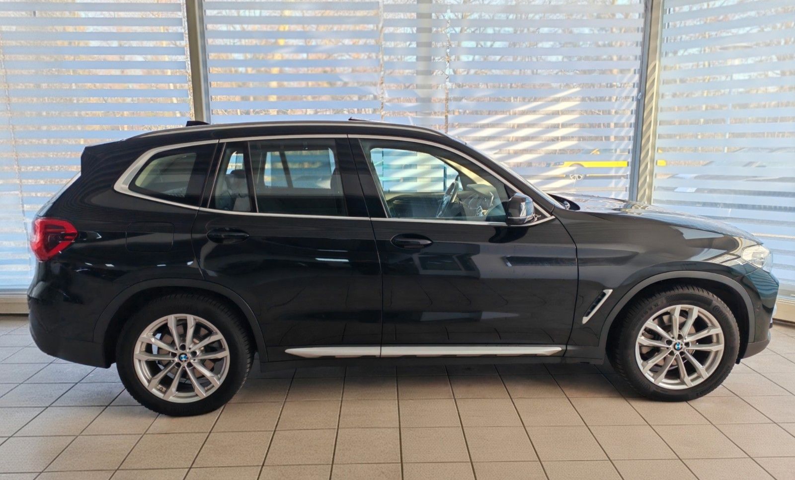 BMW X3 xD20d xLine KAM HUD PANO AHK LEDER