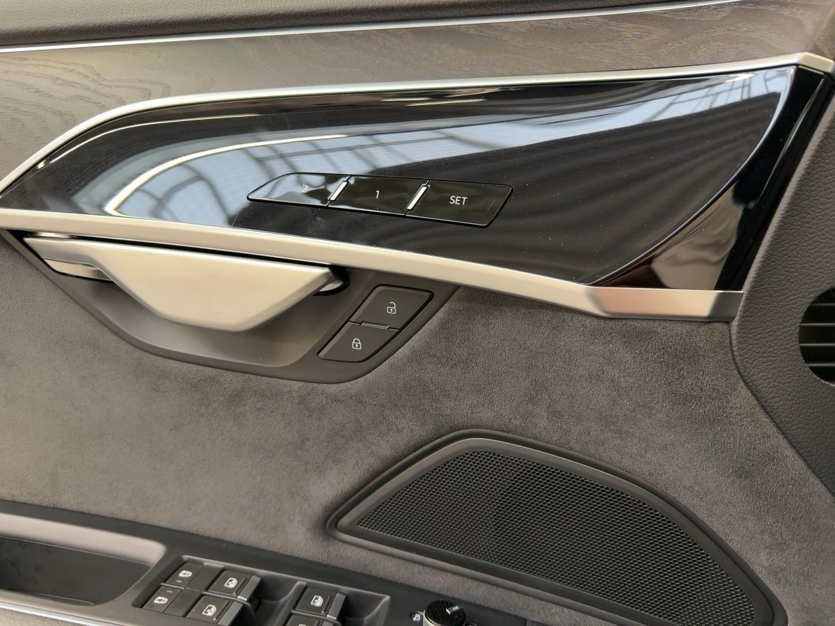 Audi A8 Limousine 50 TDI quattro - Samsaru's Car Outlet