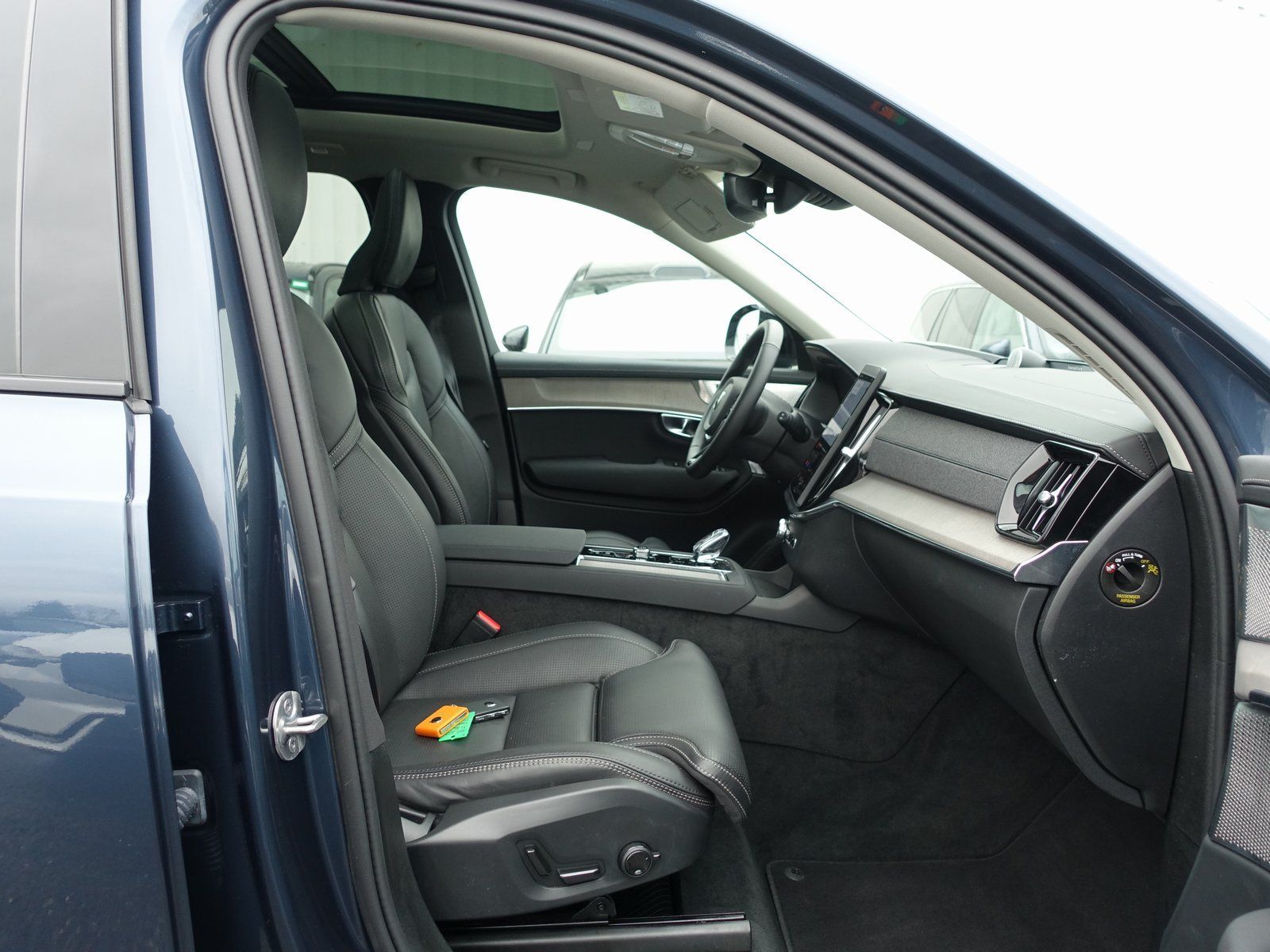 Volvo XC90 Plus T8 AWD/B&W/HeadUP/Pano/360°/FourC/AHK